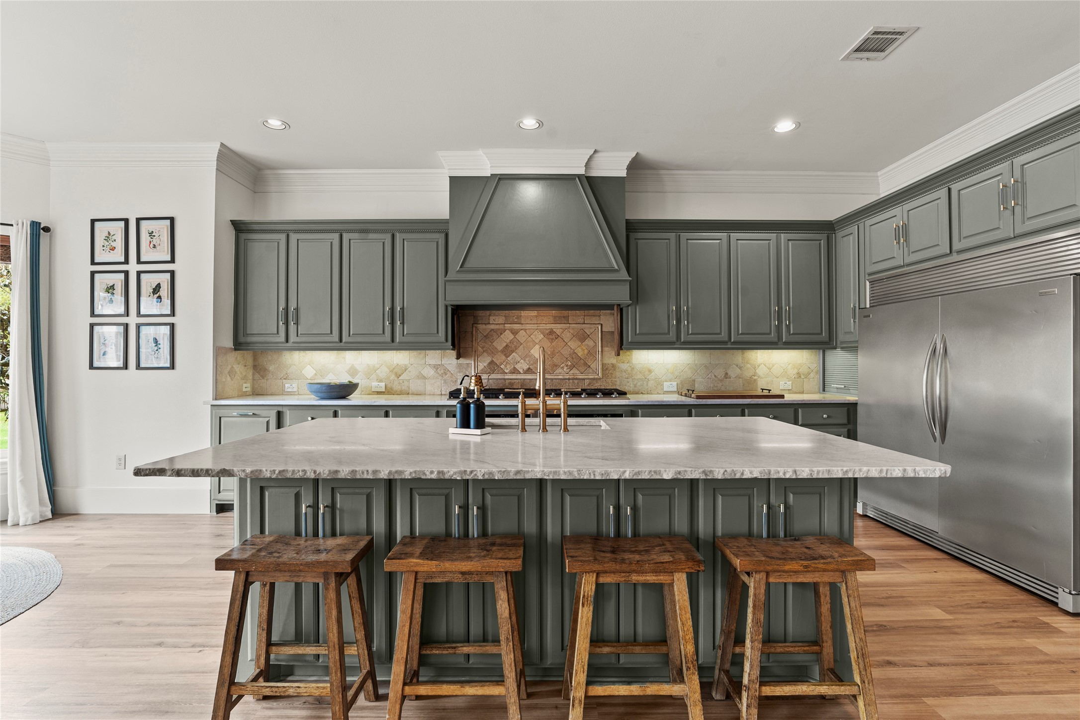 399 Wyndemere Boulevard