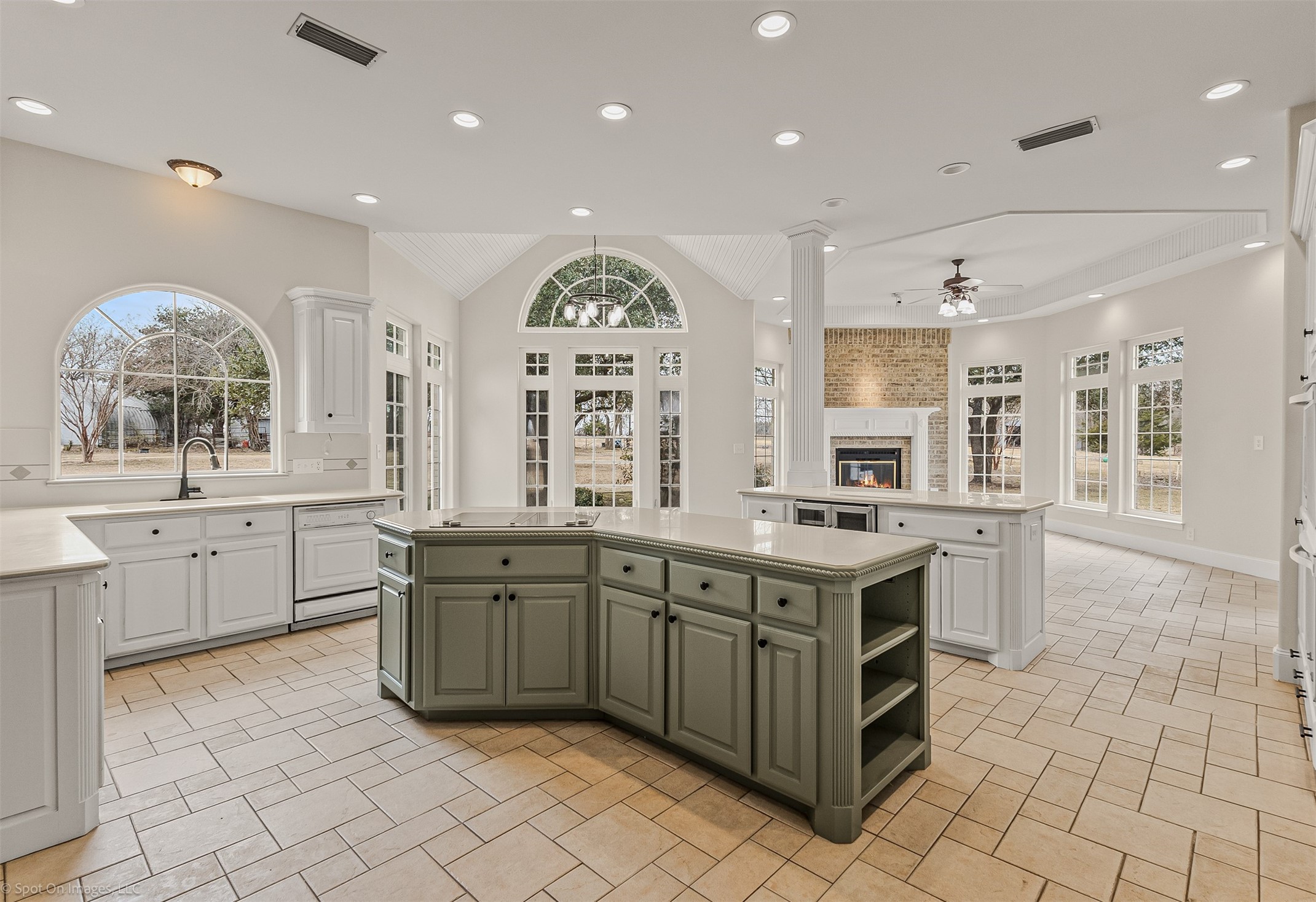 15183 Valley View