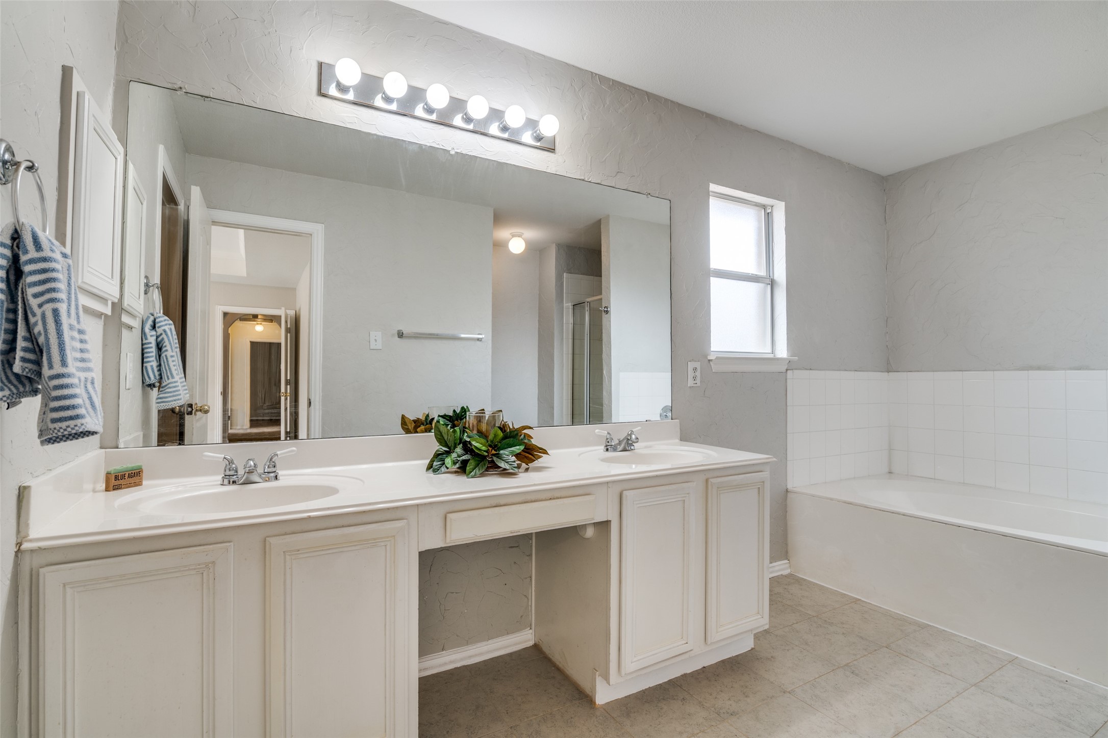 510 Bending Oaks Trail