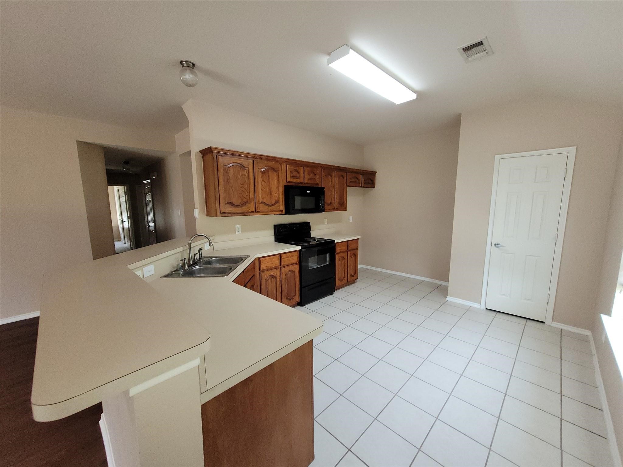 2851 Avery