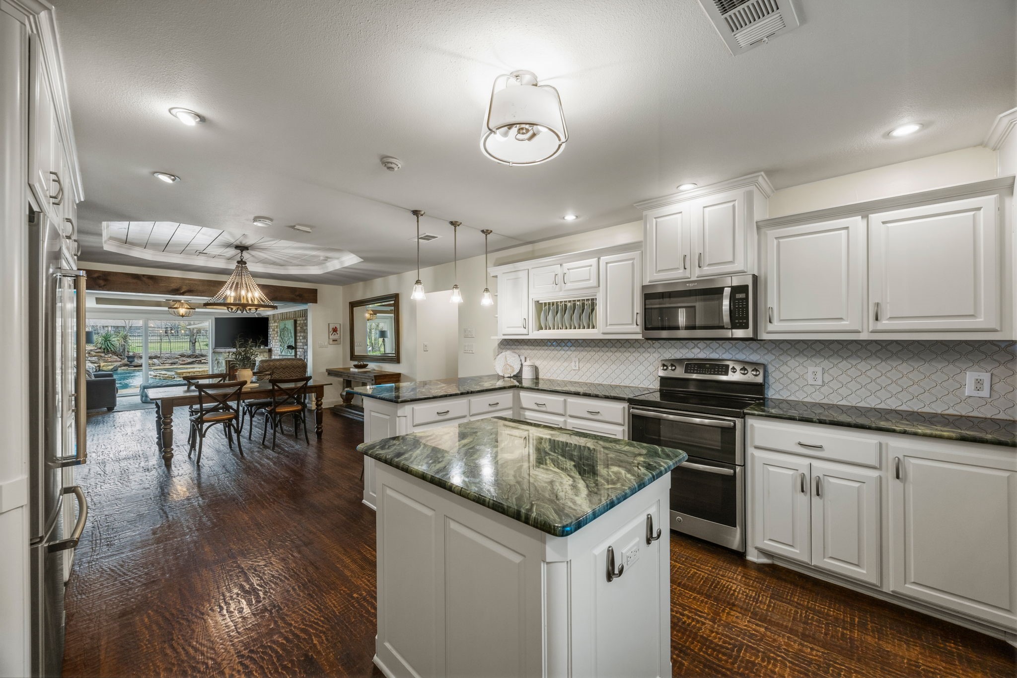 3 Meadowcreek Drive
