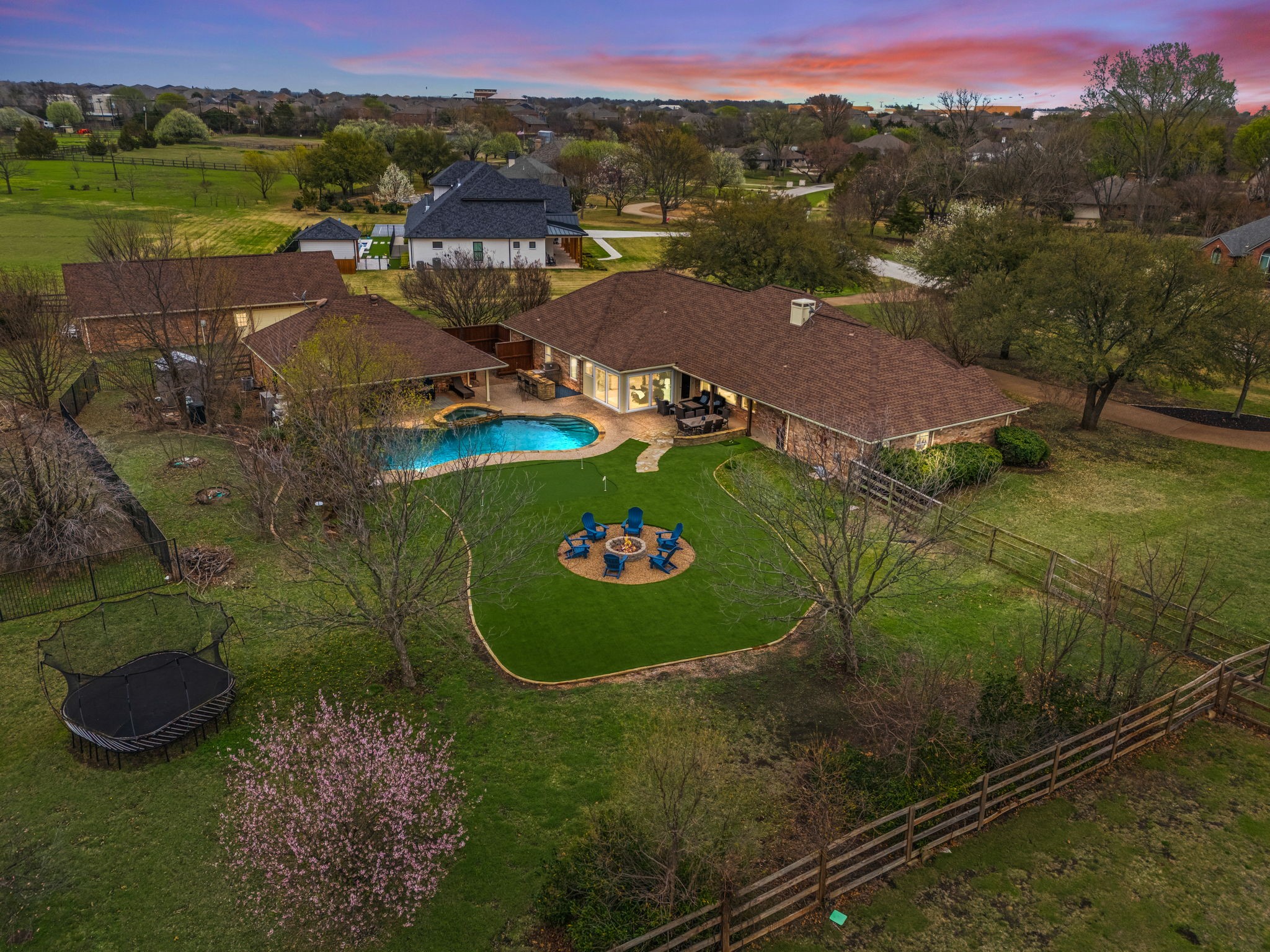 3 Meadowcreek Drive
