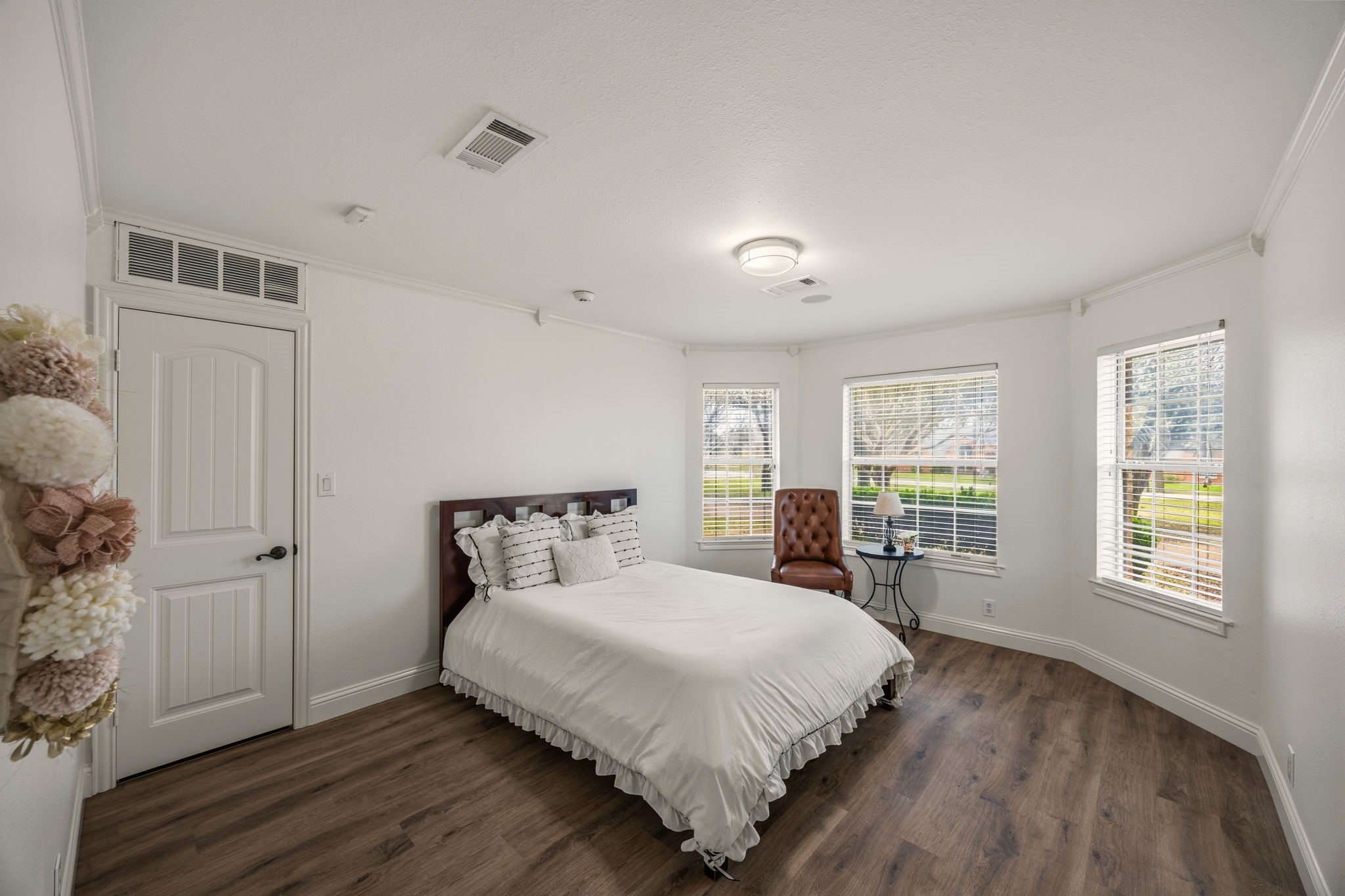 3 Meadowcreek Drive