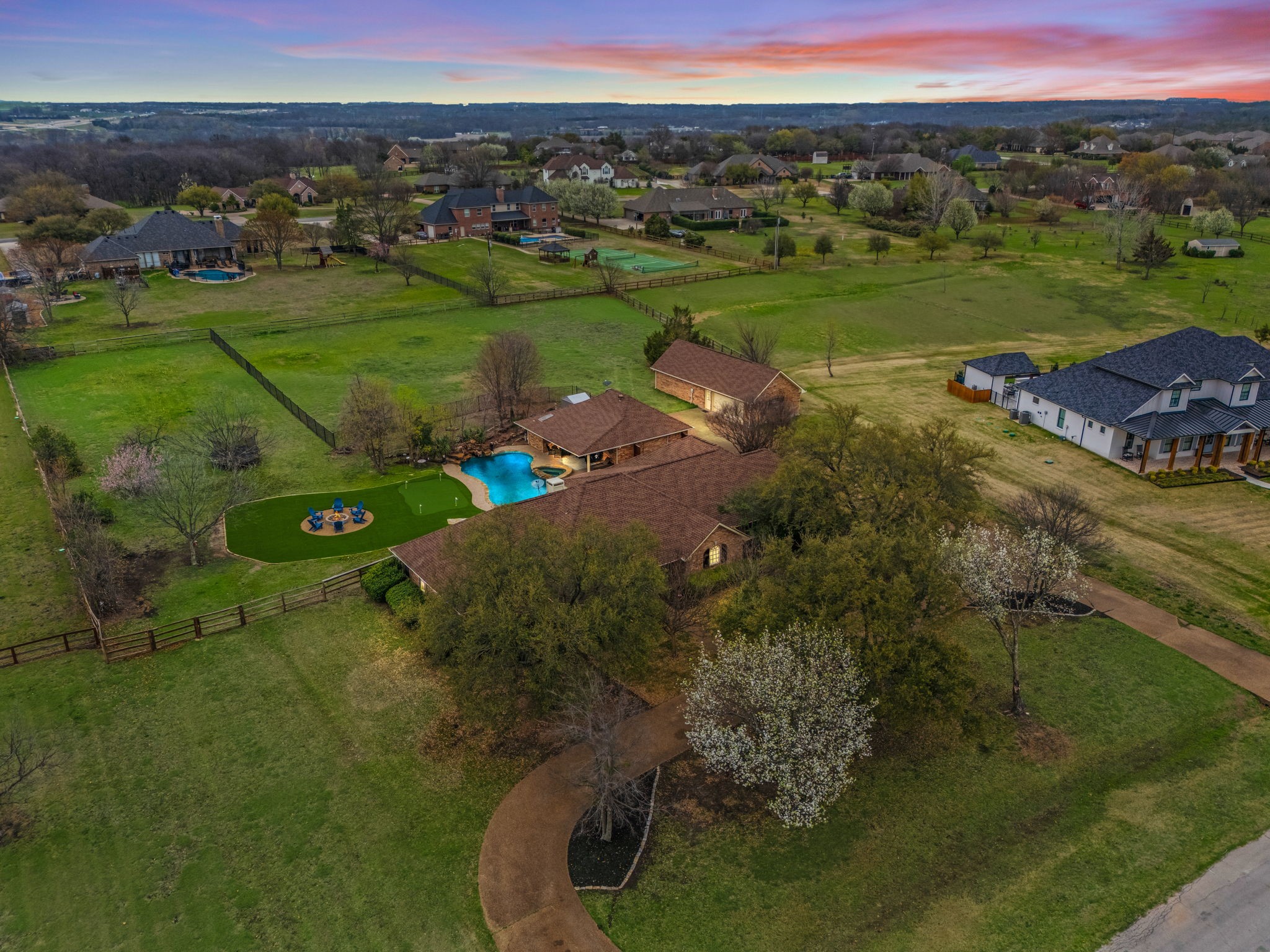 3 Meadowcreek Drive