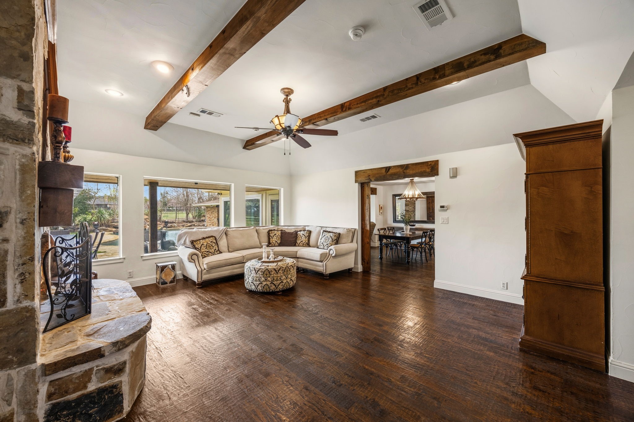 3 Meadowcreek Drive