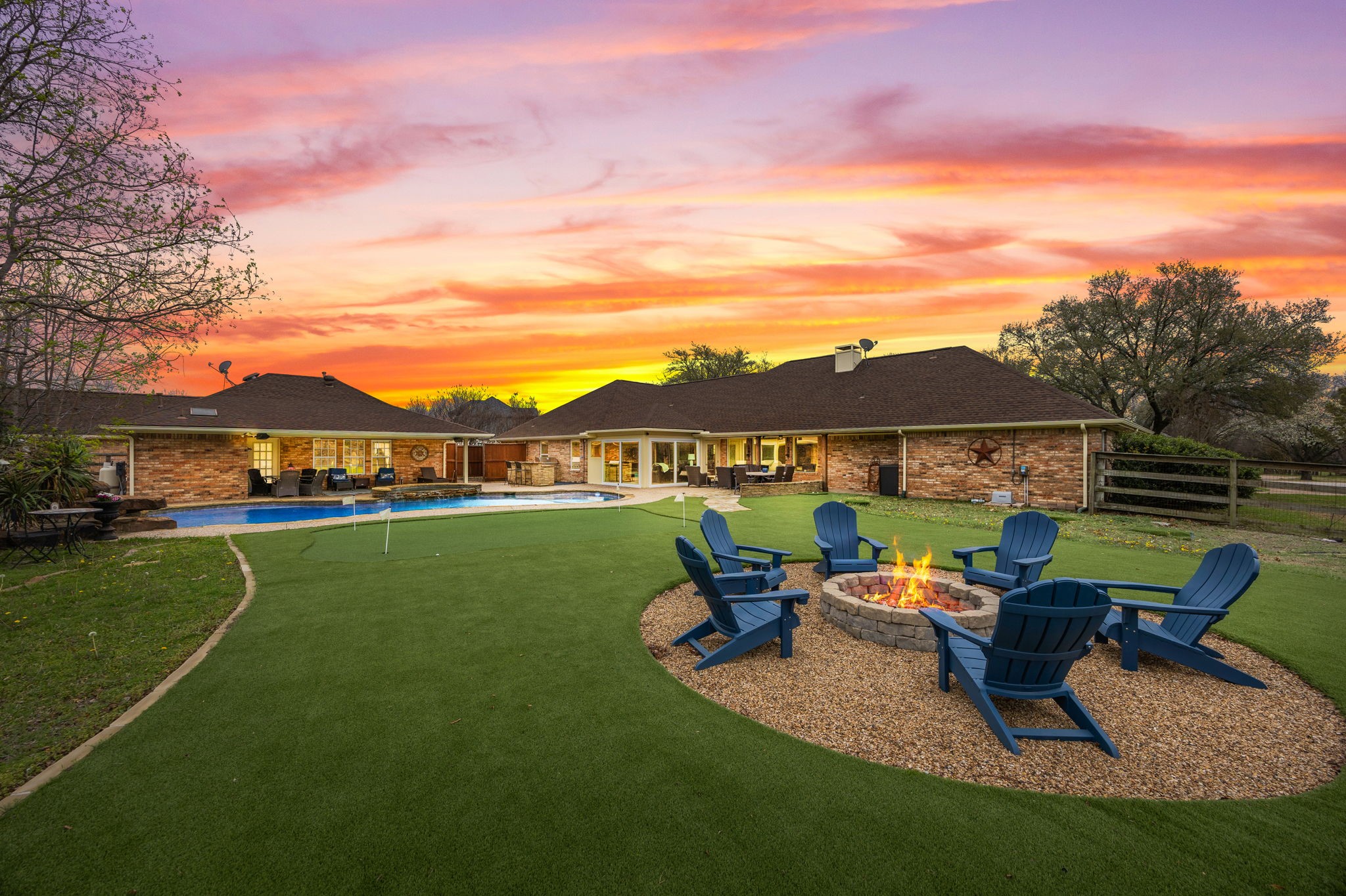 3 Meadowcreek Drive