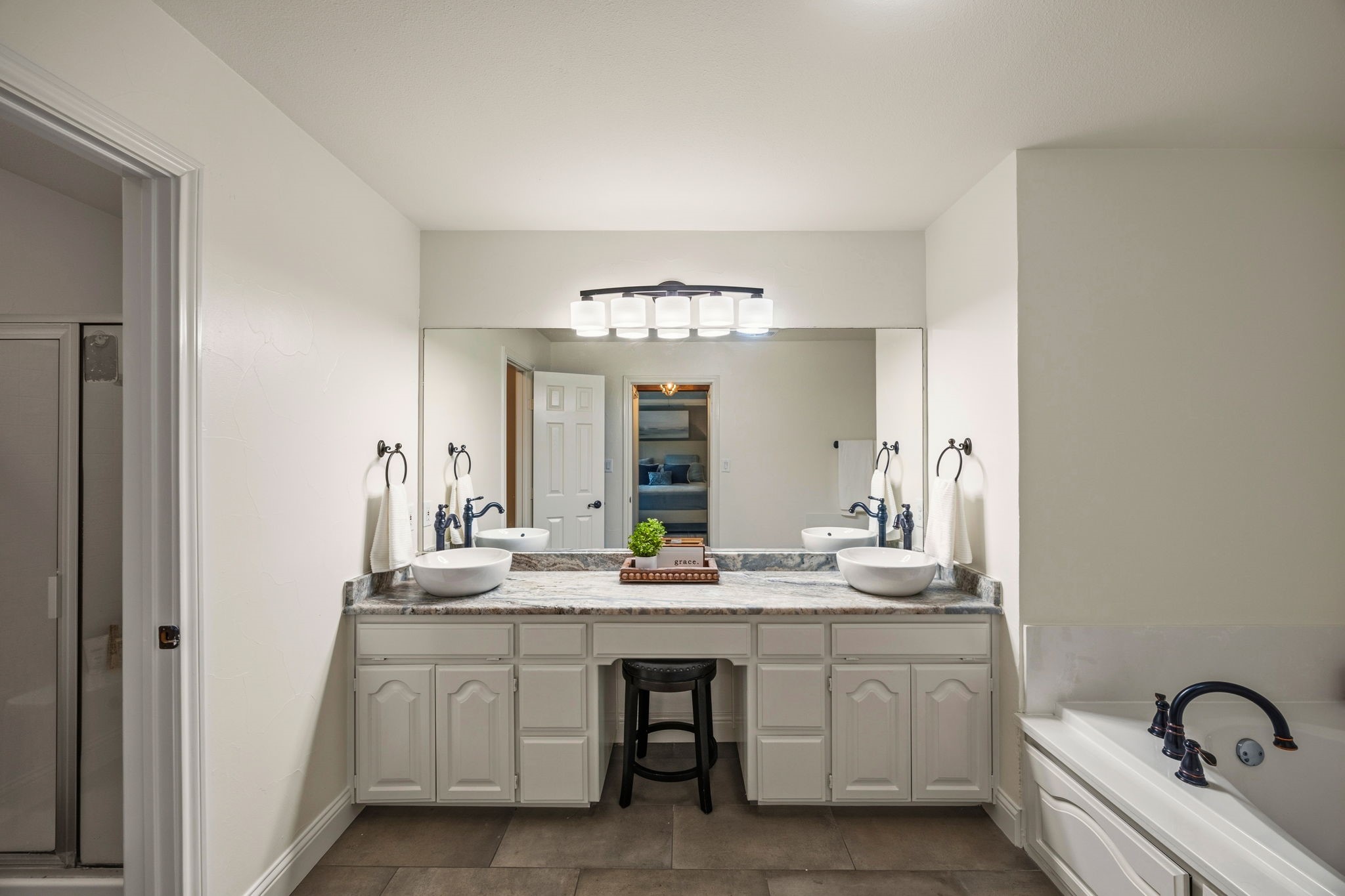 3 Meadowcreek Drive