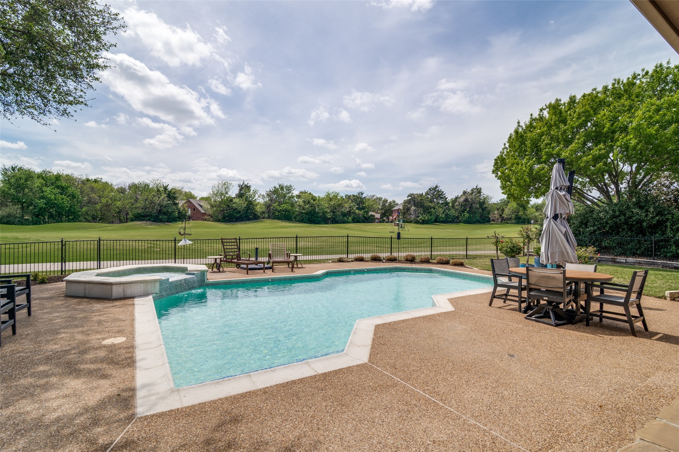 2332 Fairway Circle