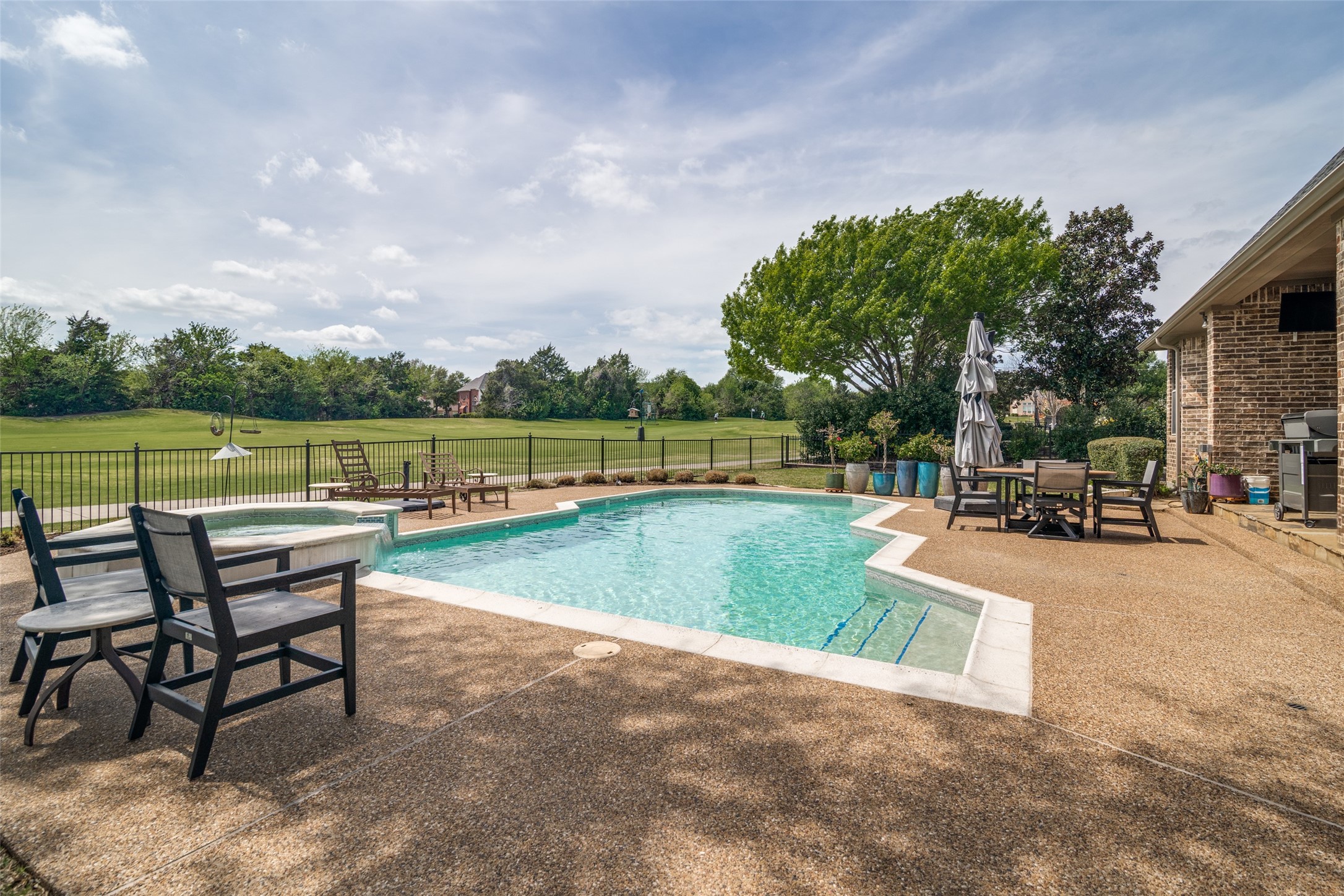 2332 Fairway Circle
