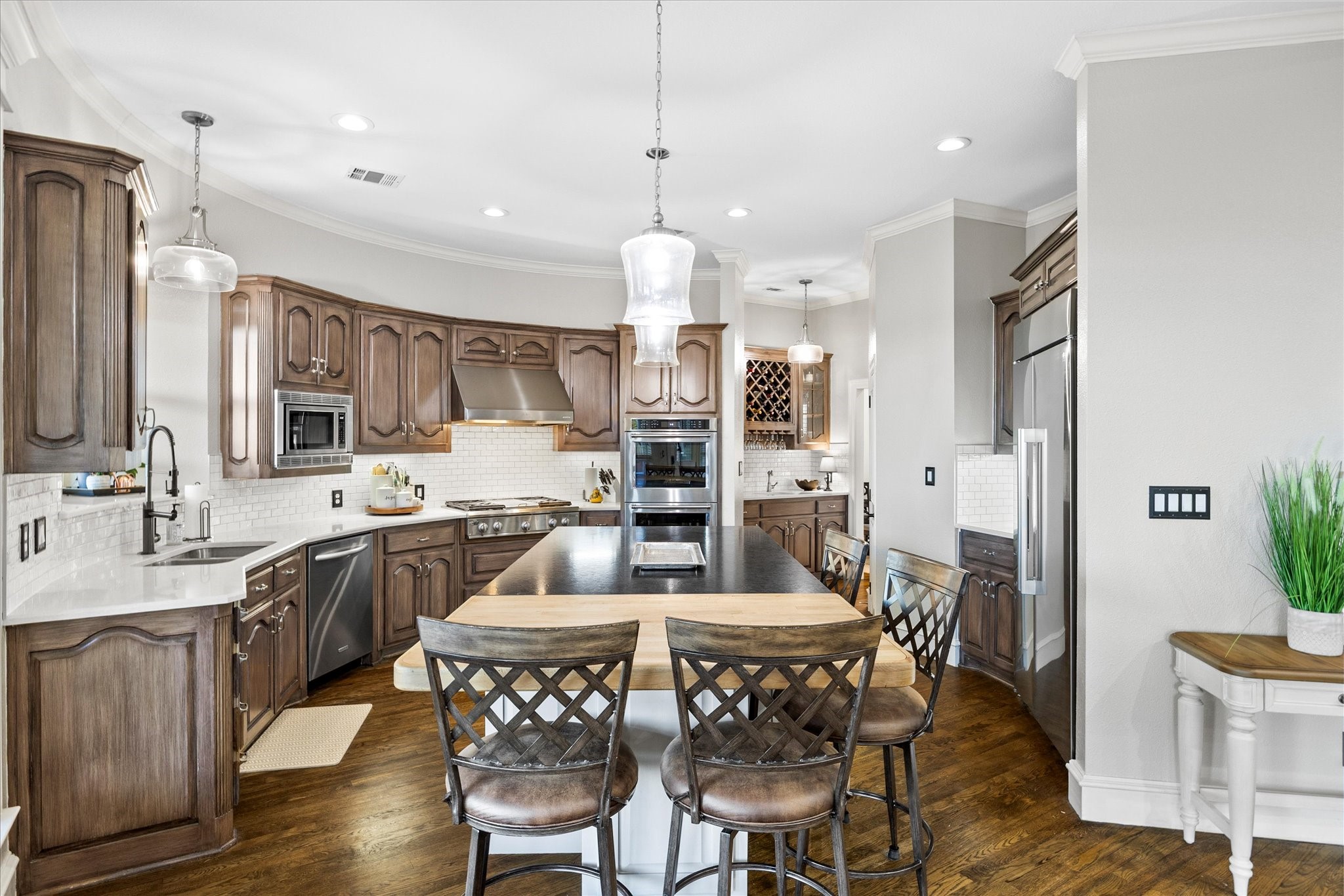 912 Country Club Drive