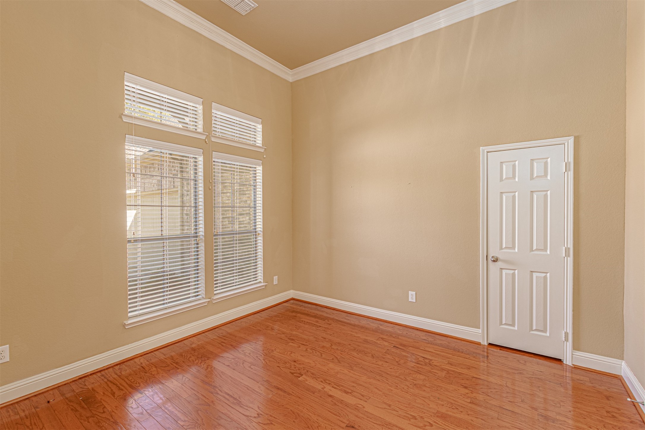 1205 Crestcove Drive