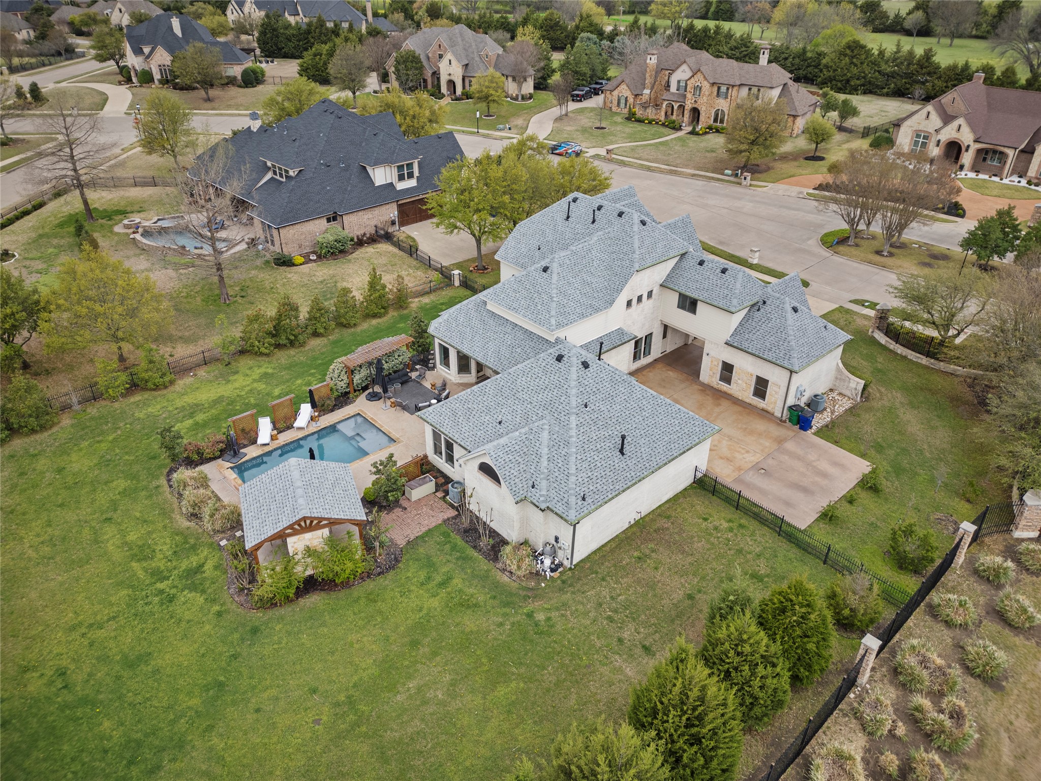 399 Wyndemere Boulevard