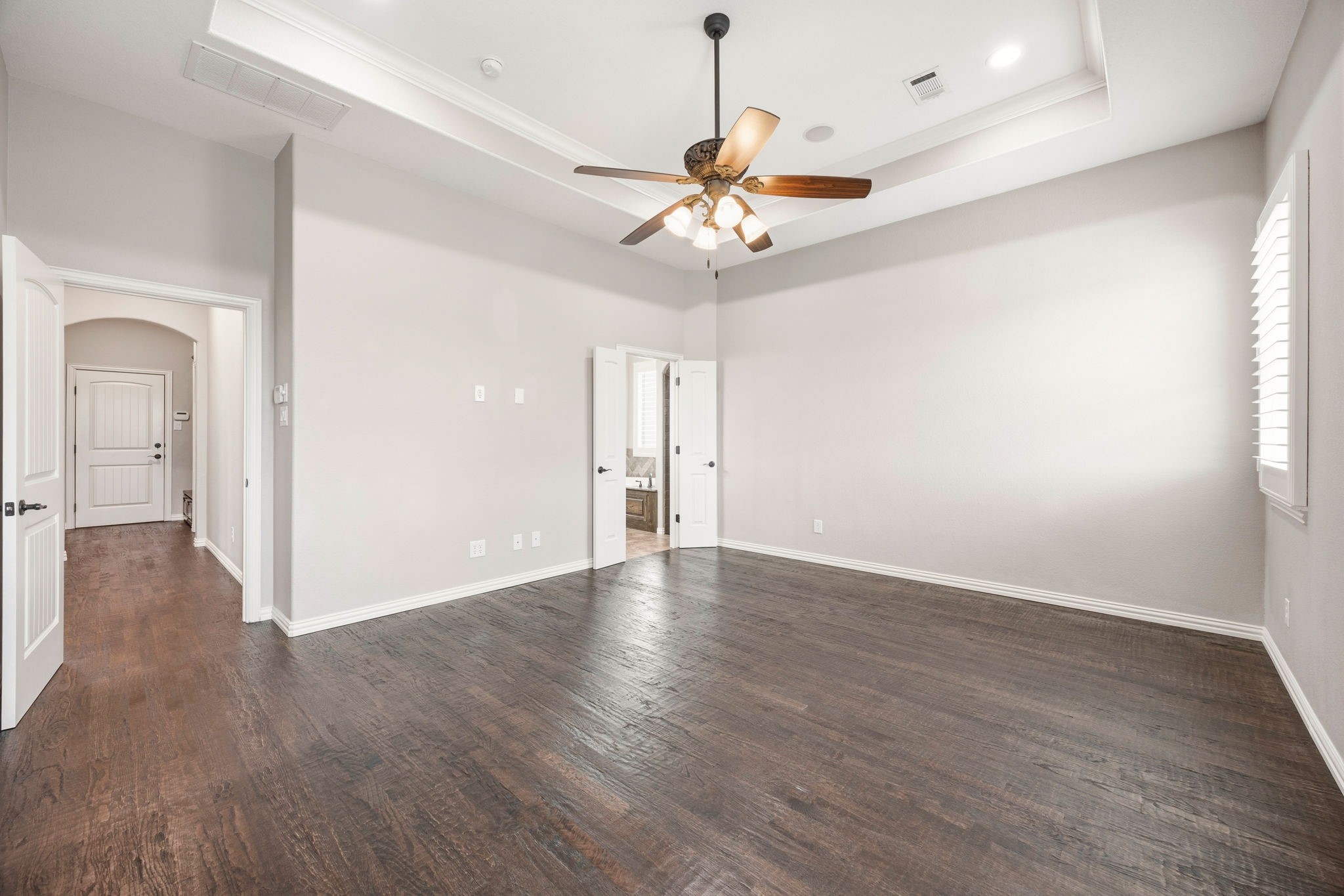 5009 Red Oak Drive