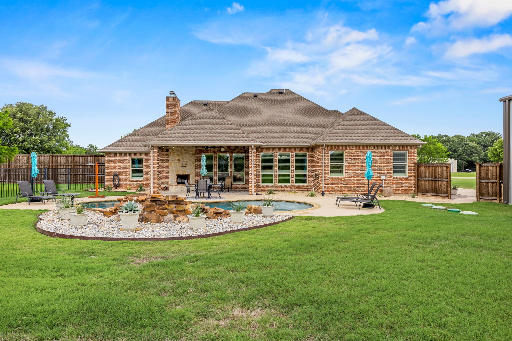 5009 Red Oak Drive
