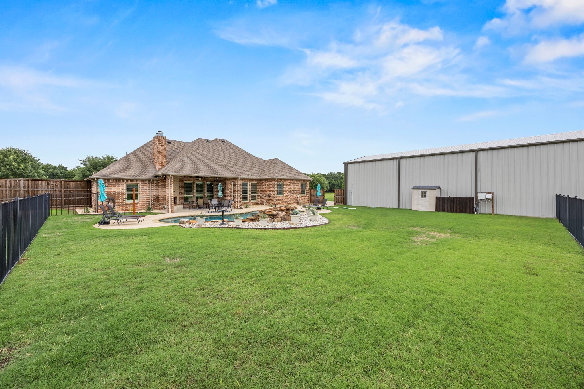 5009 Red Oak Drive