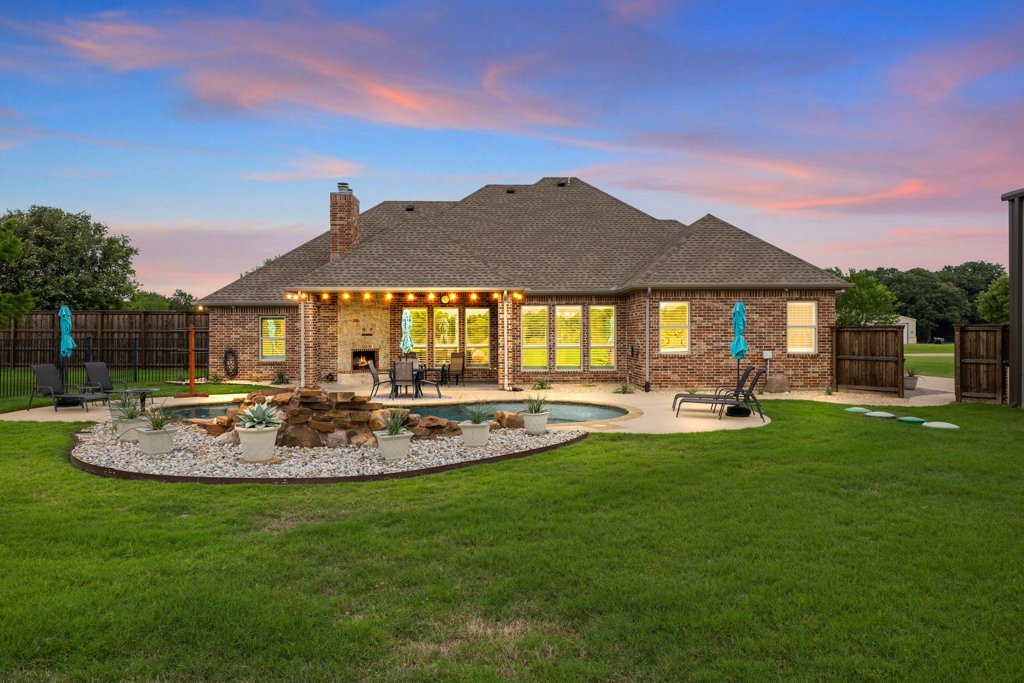 5009 Red Oak Drive