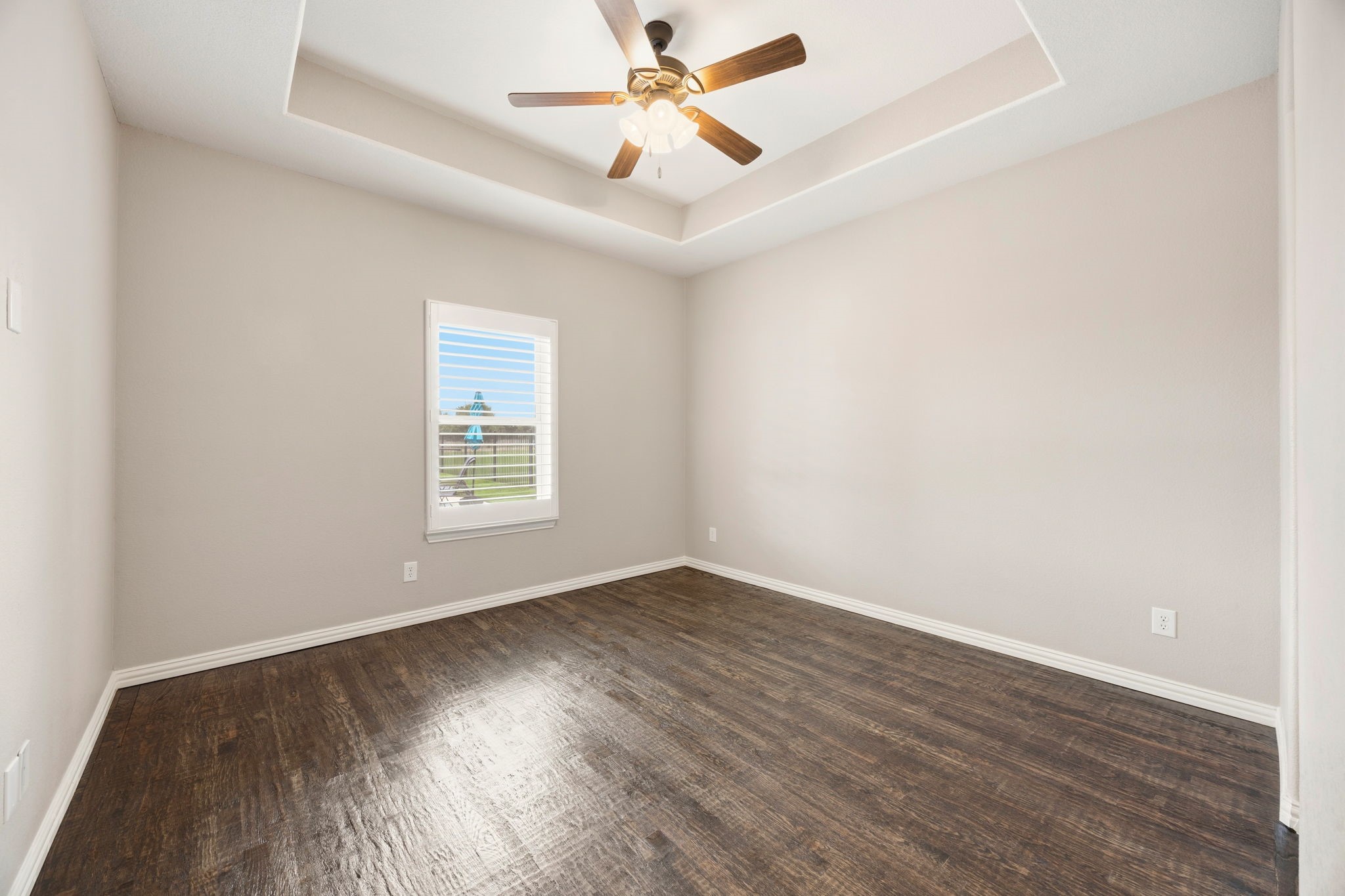 5009 Red Oak Drive