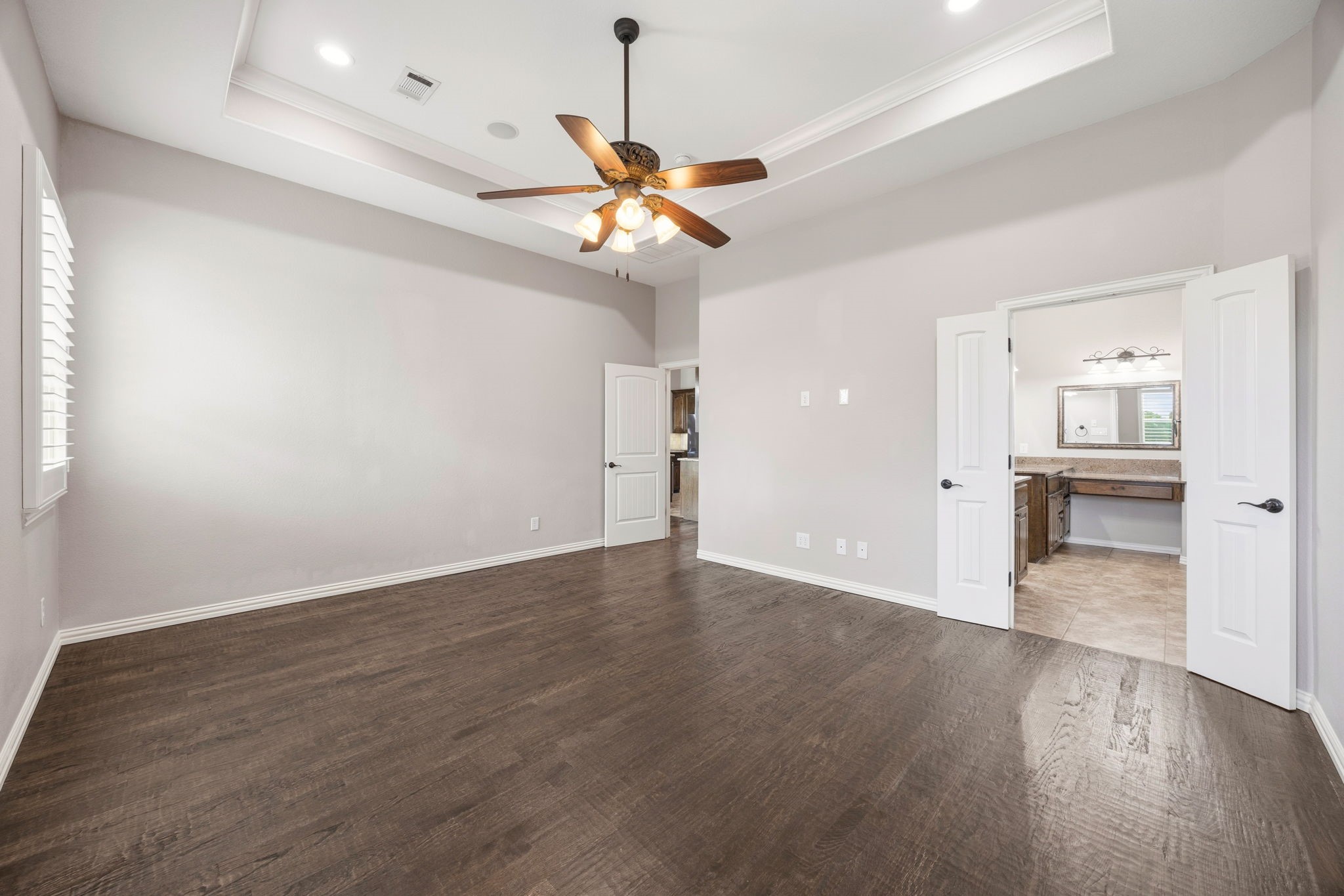 5009 Red Oak Drive