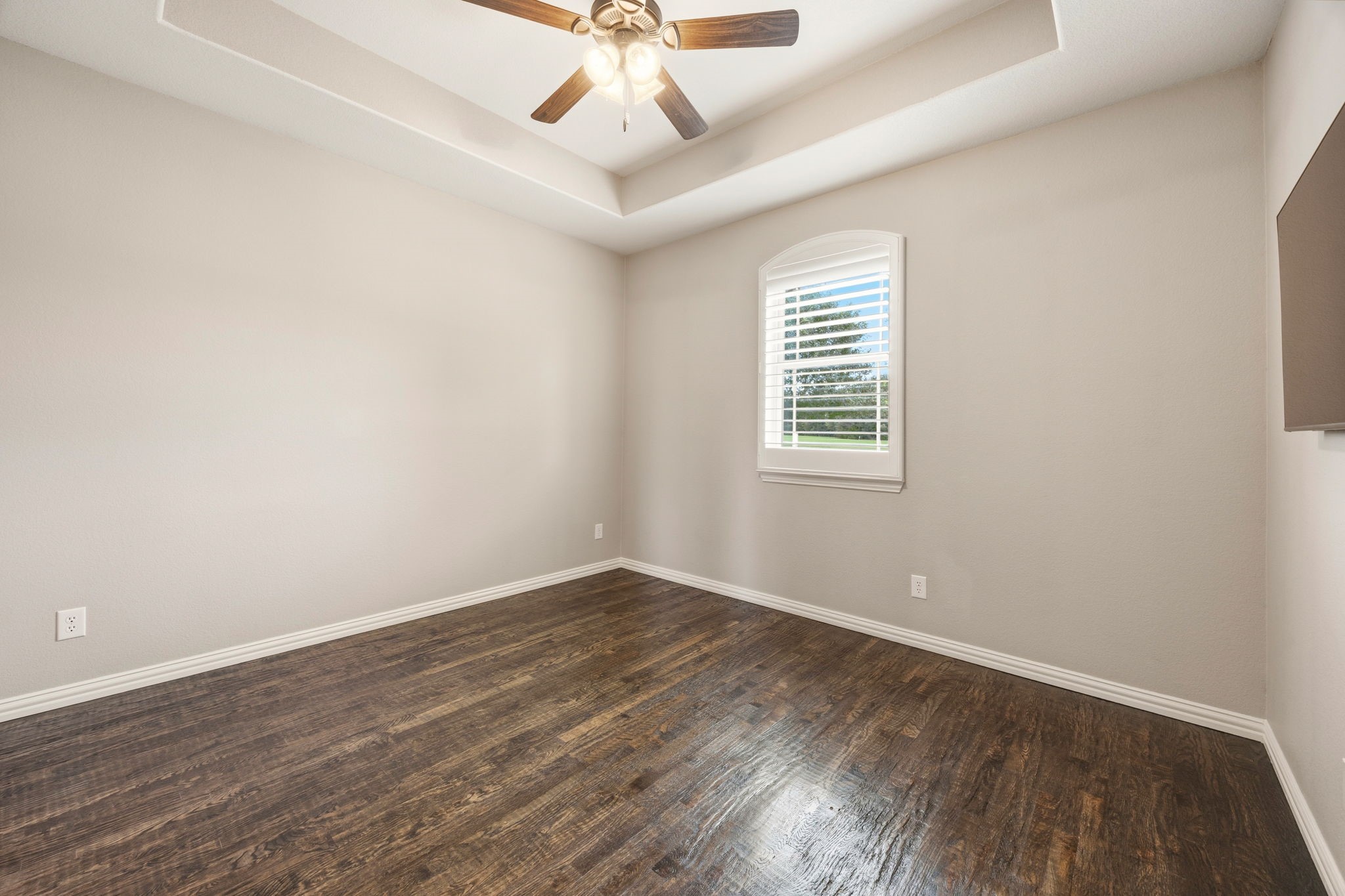 5009 Red Oak Drive