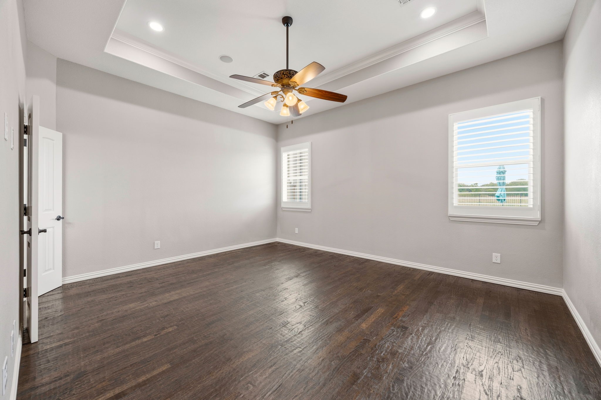 5009 Red Oak Drive