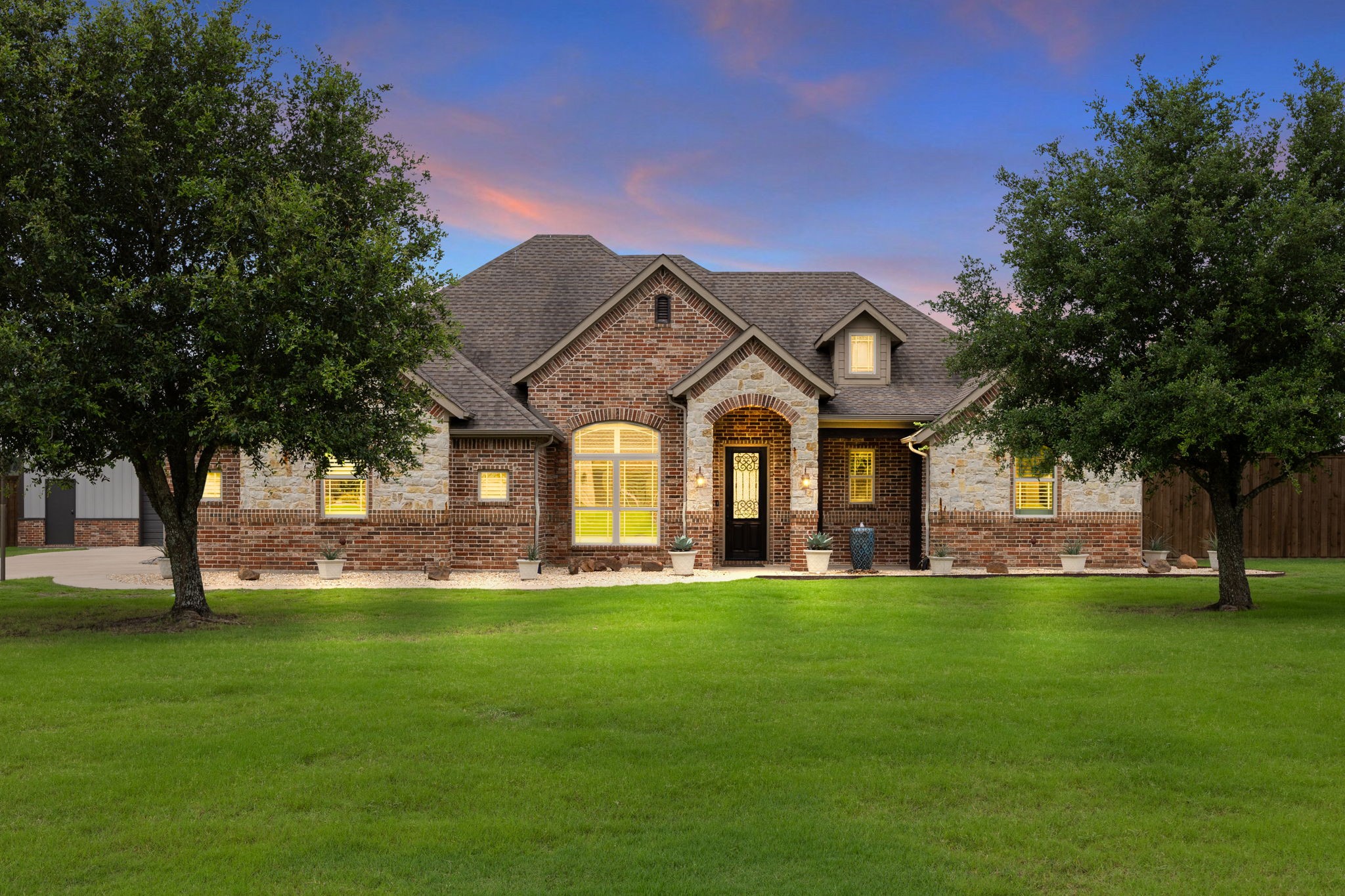 5009 Red Oak Drive