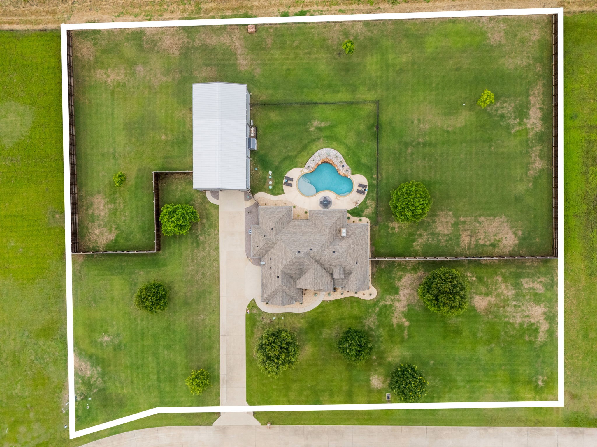 5009 Red Oak Drive