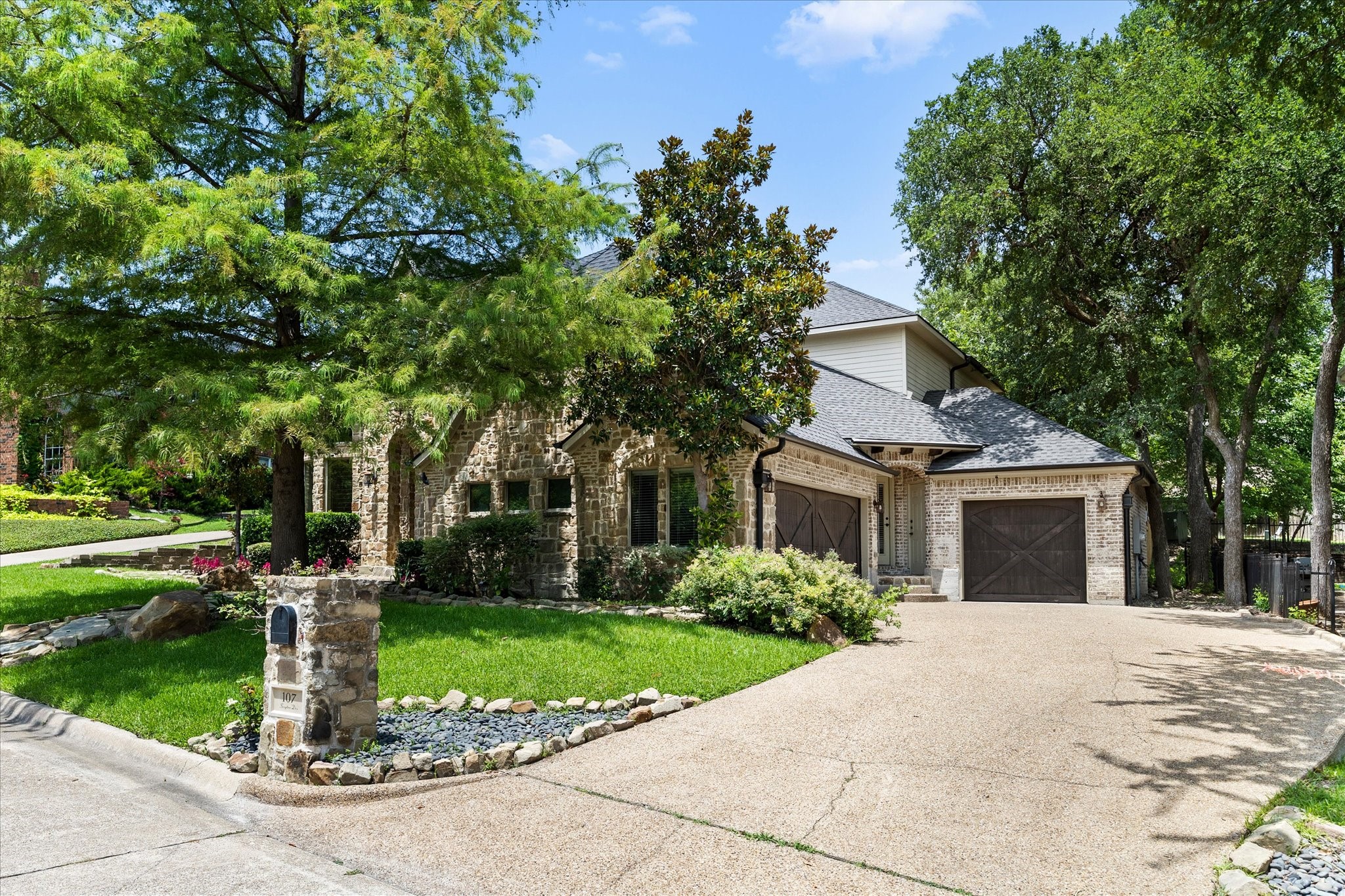 107 Sceptre Drive