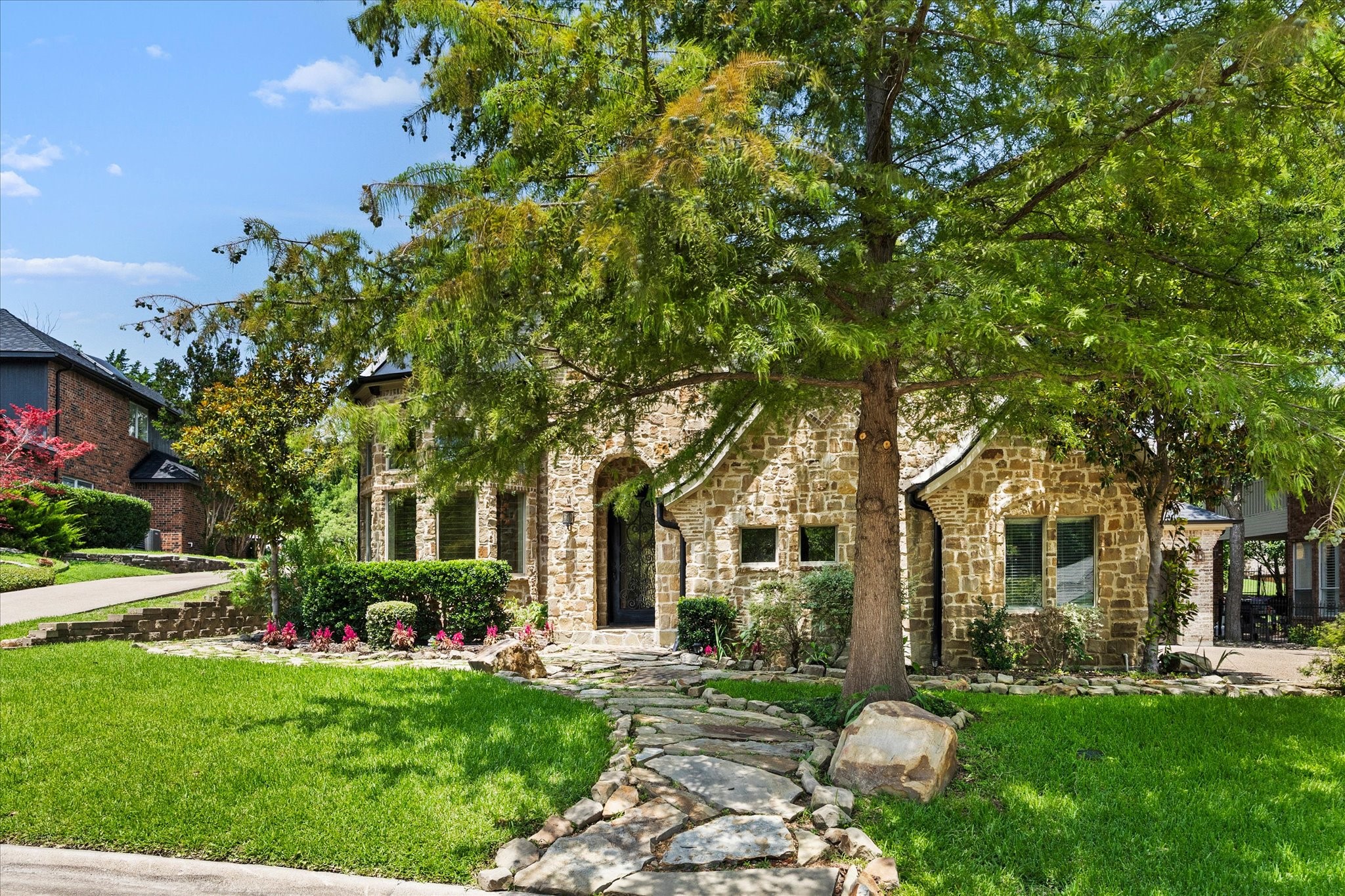 107 Sceptre Drive