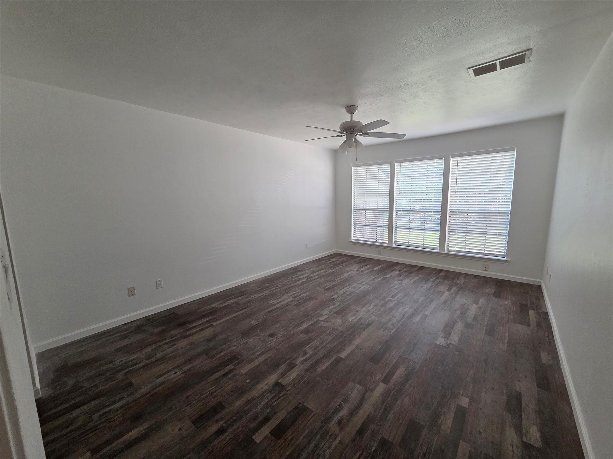 303 & 305 Shoreview Drive