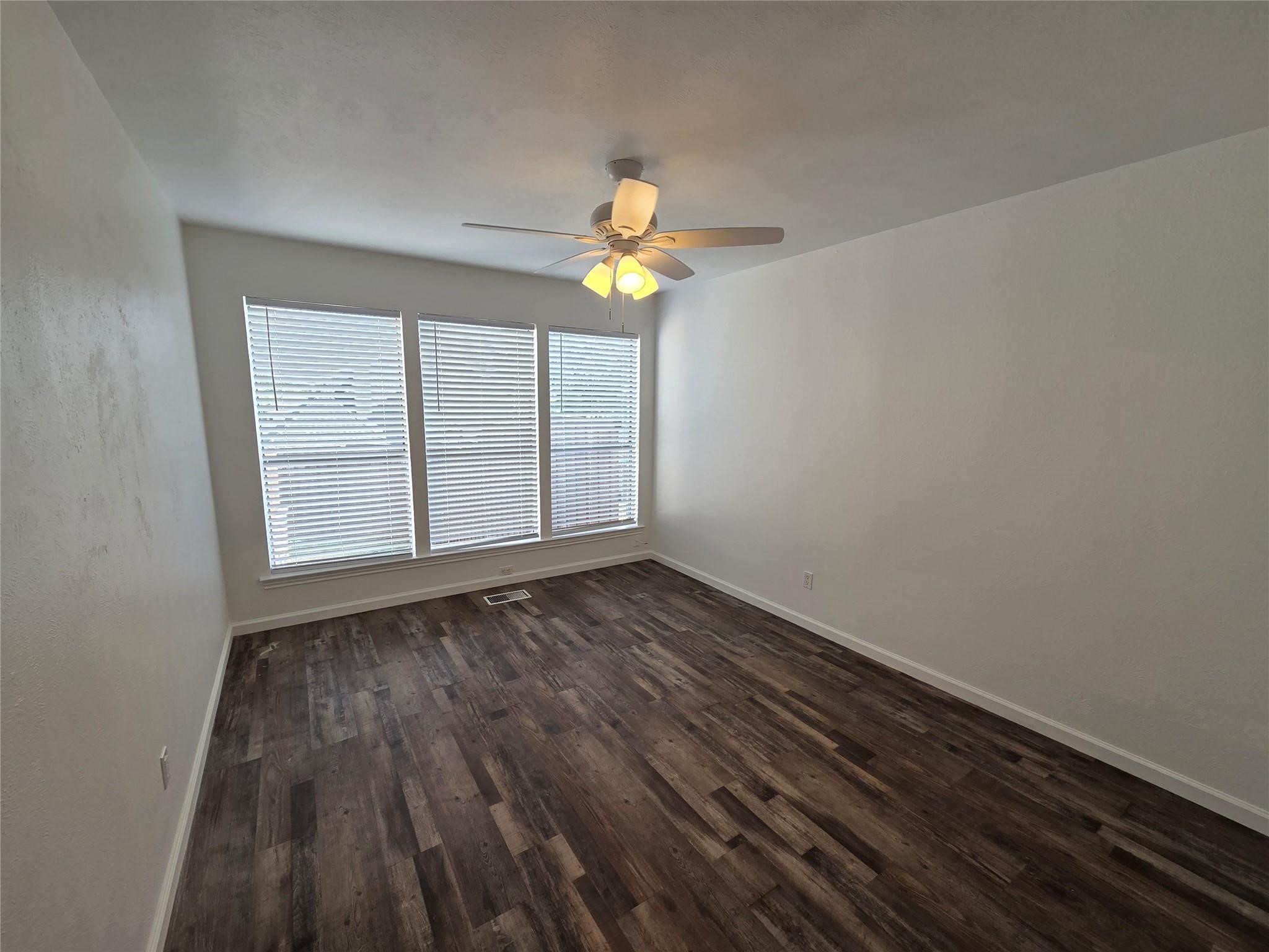 303 & 305 Shoreview Drive