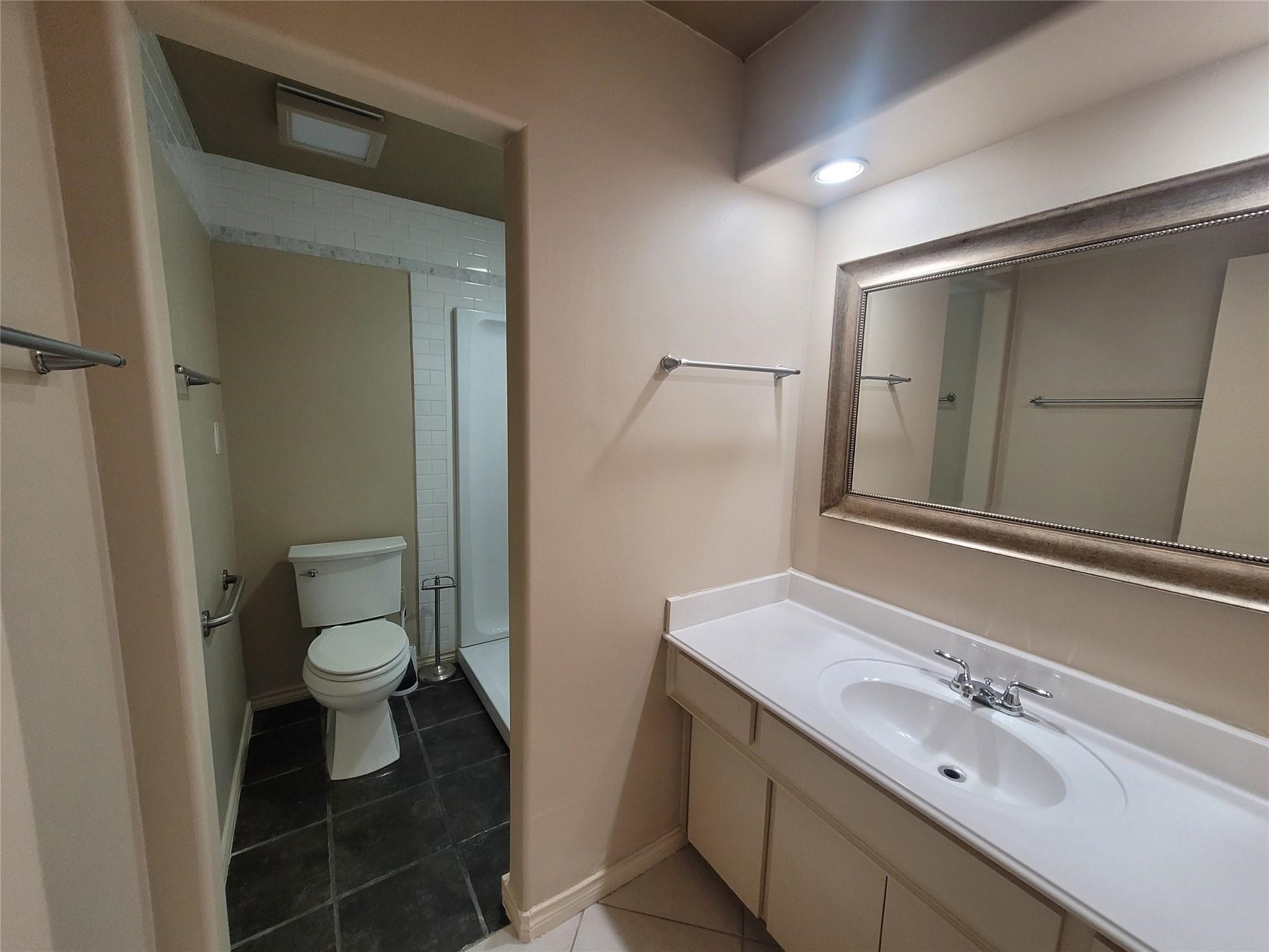 303 & 305 Shoreview Drive