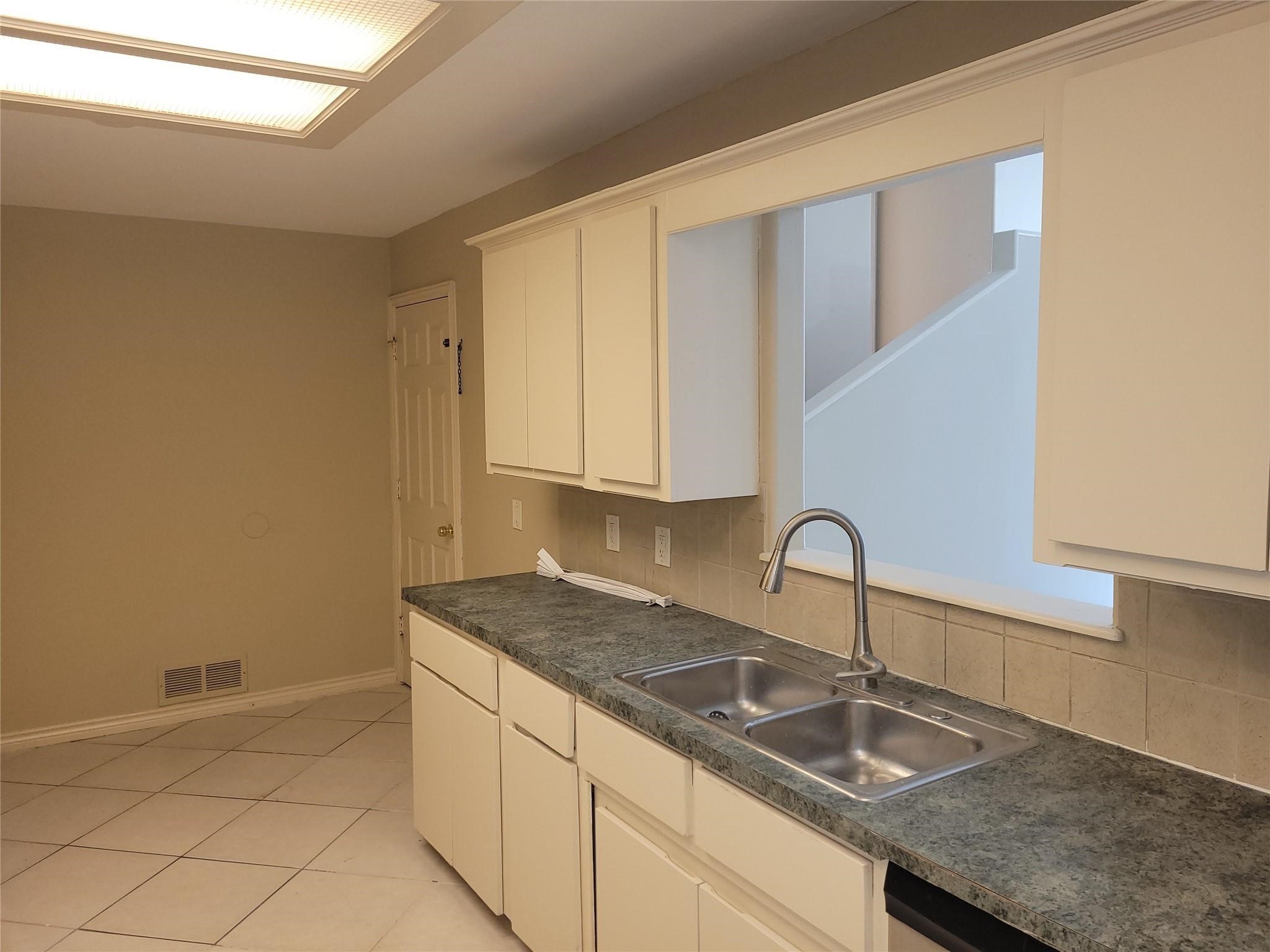 303 & 305 Shoreview Drive