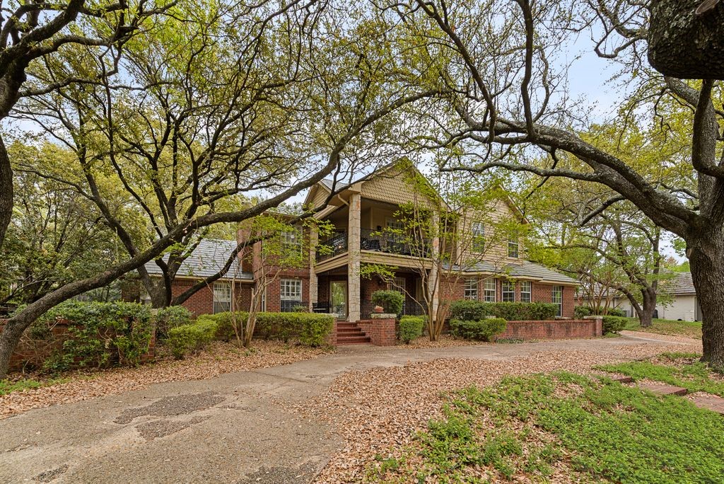 2 Eastshore Road