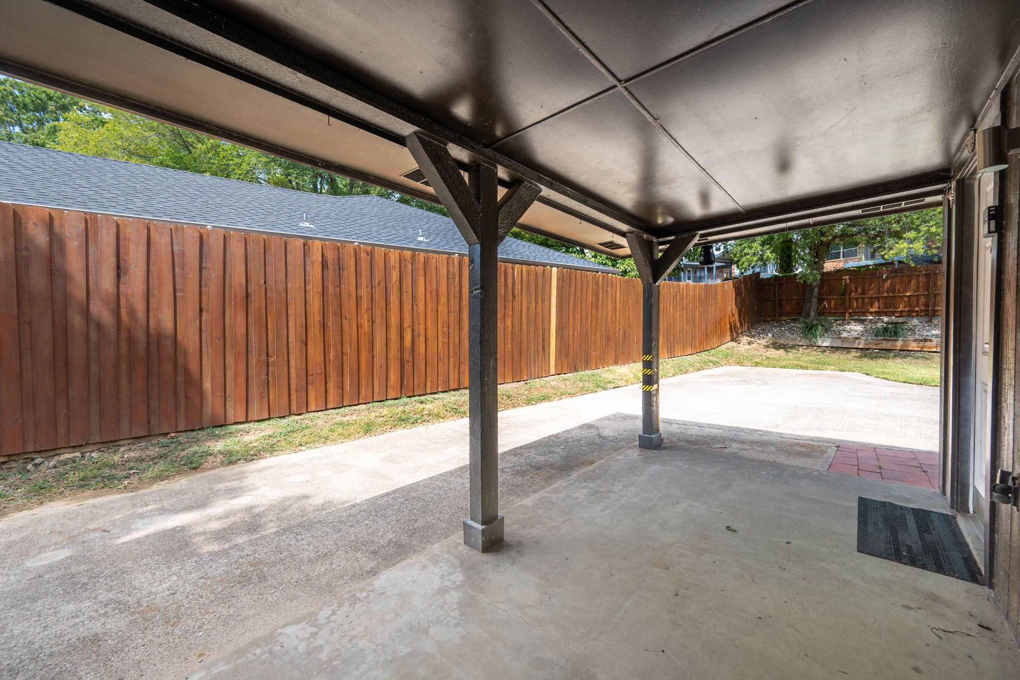 5505 Edgewater Circle