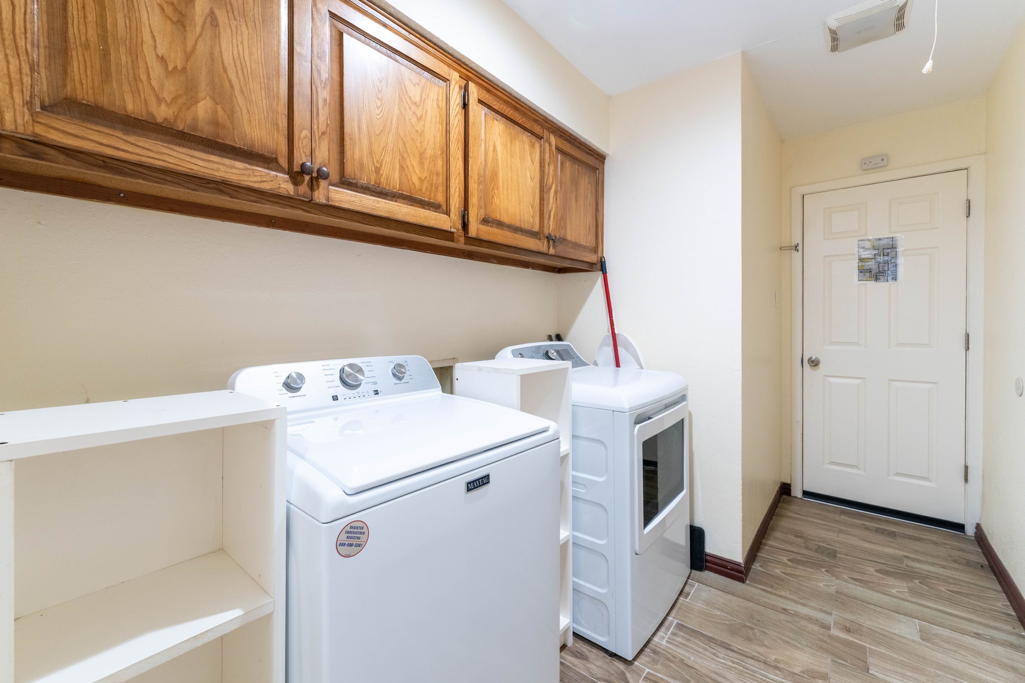 5505 Edgewater Circle