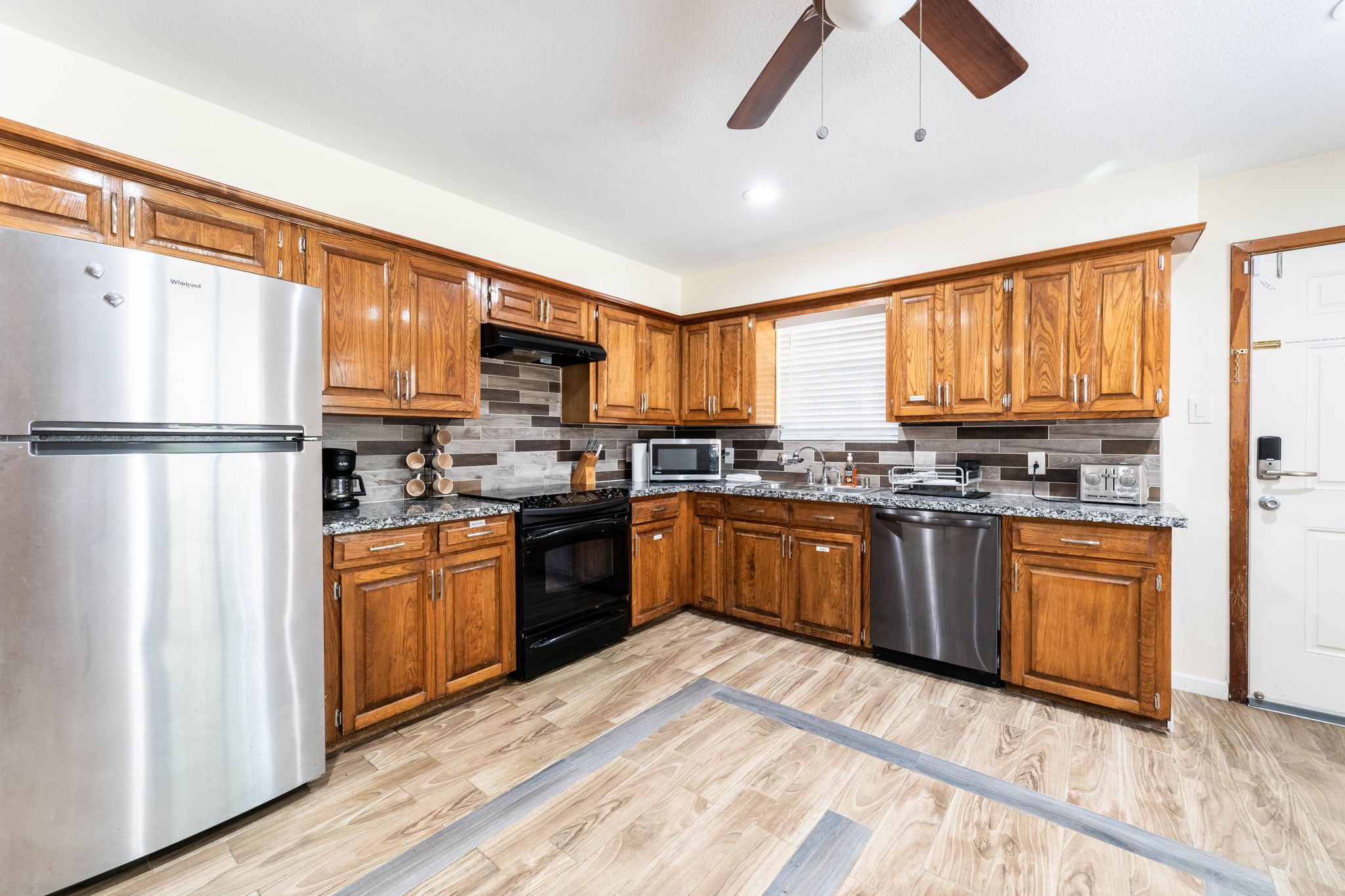5505 Edgewater Circle