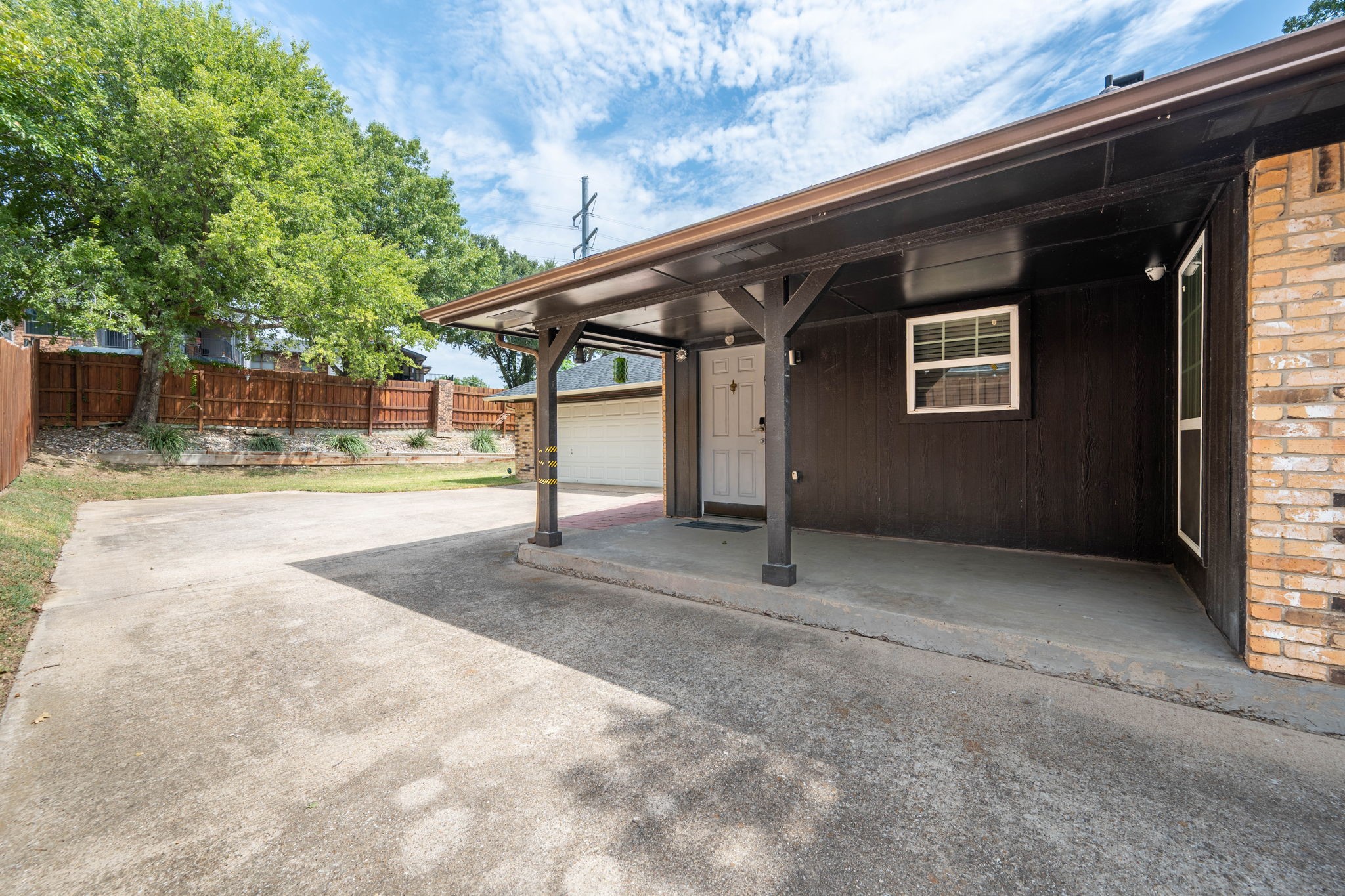 5505 Edgewater Circle
