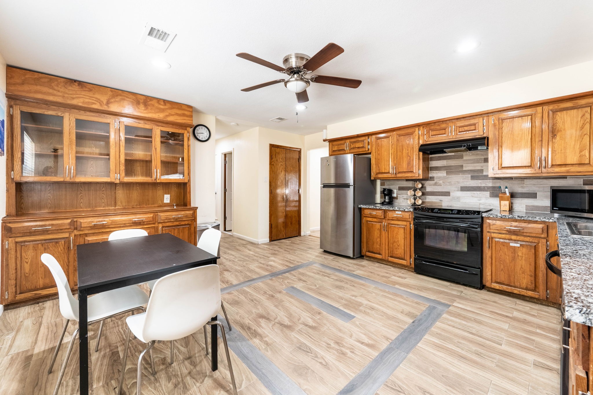 5505 Edgewater Circle