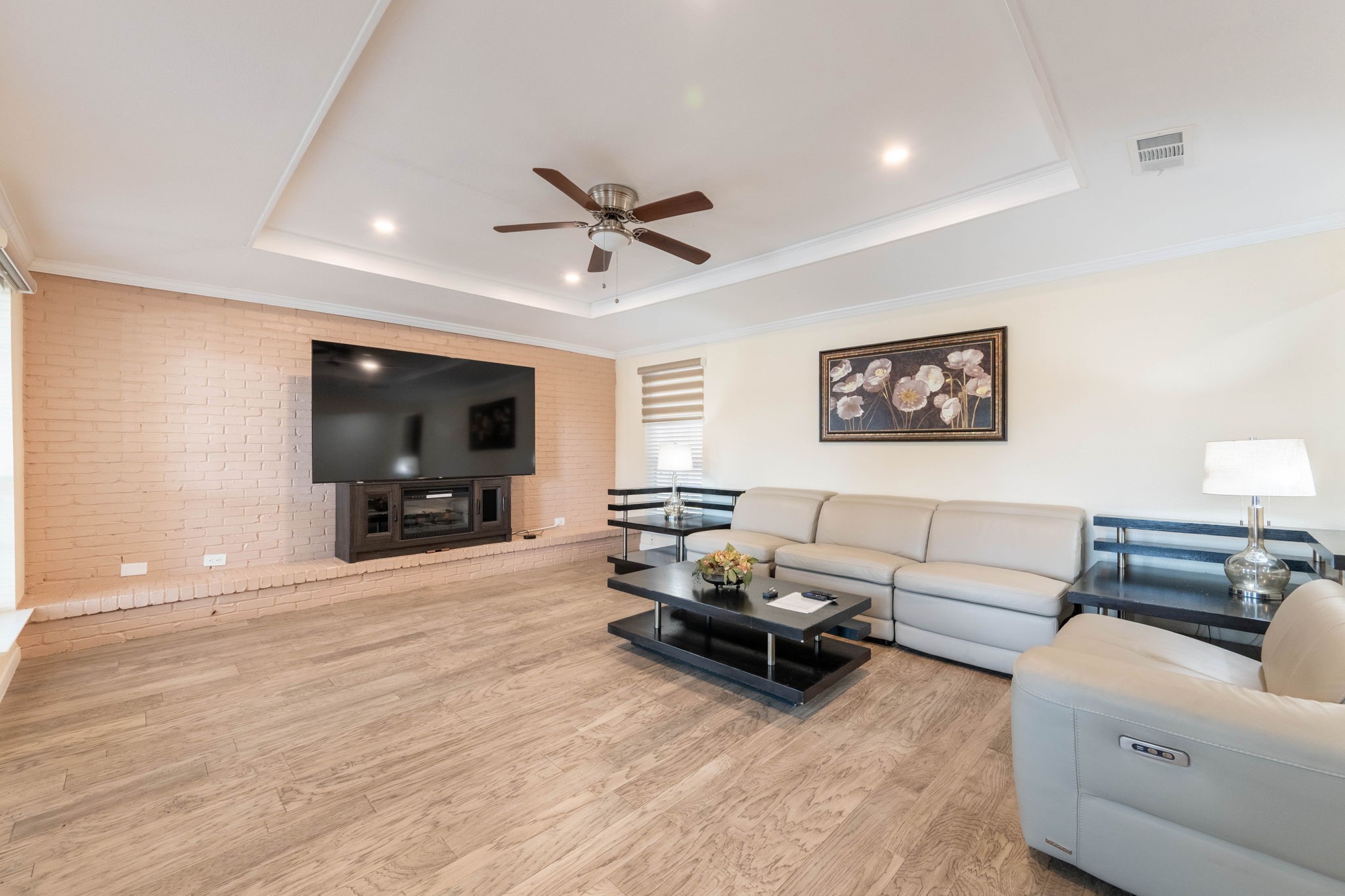 5505 Edgewater Circle