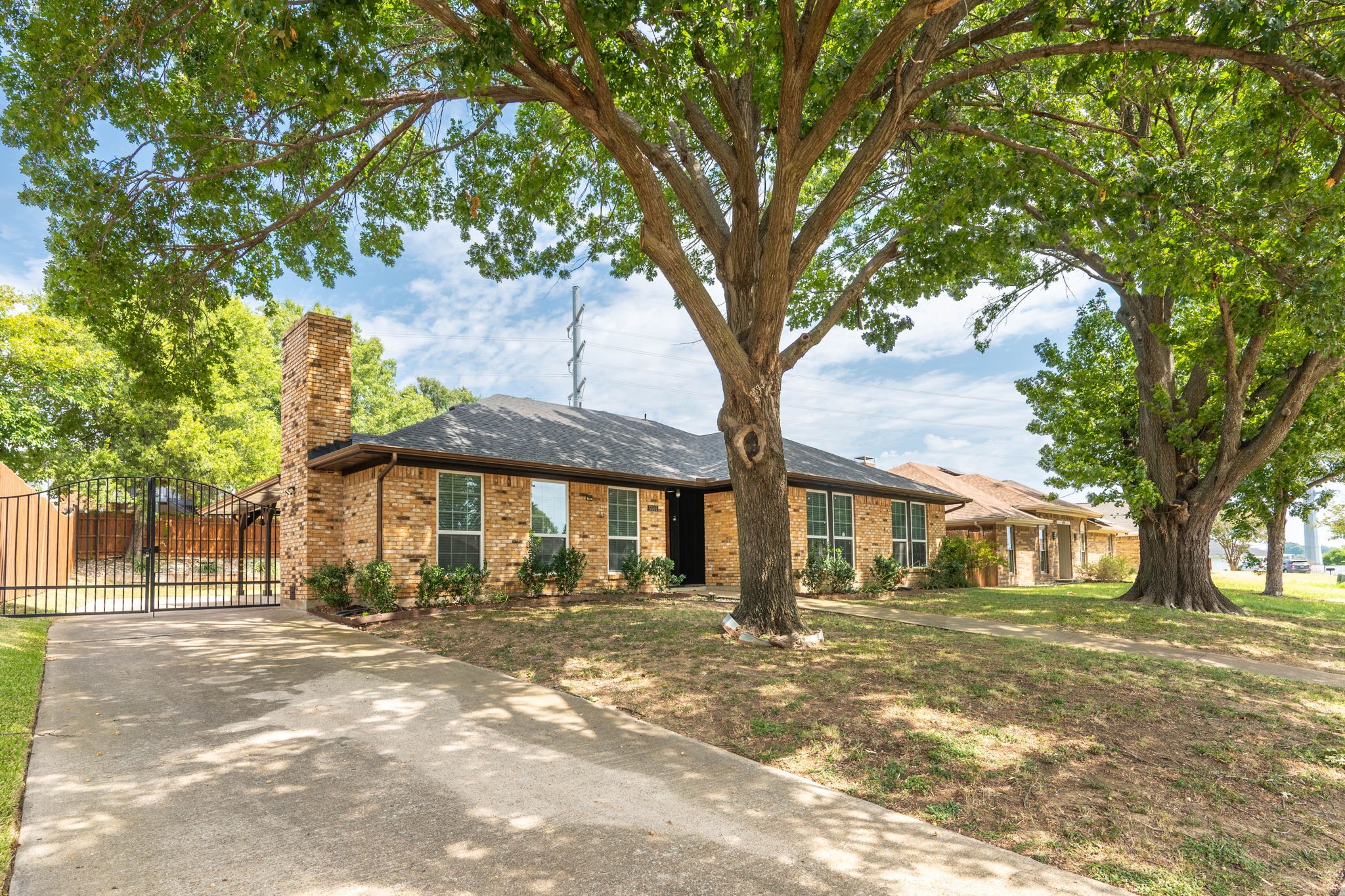 5505 Edgewater Circle