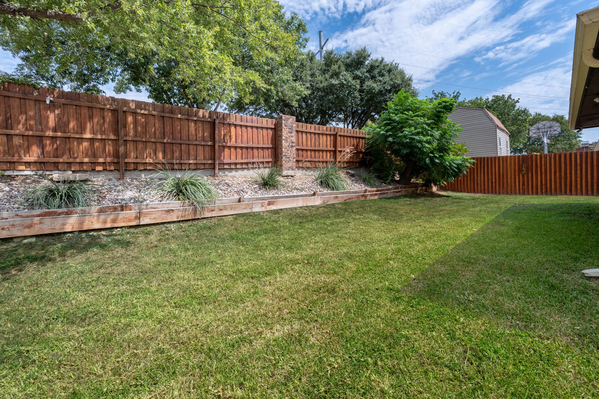 5505 Edgewater Circle