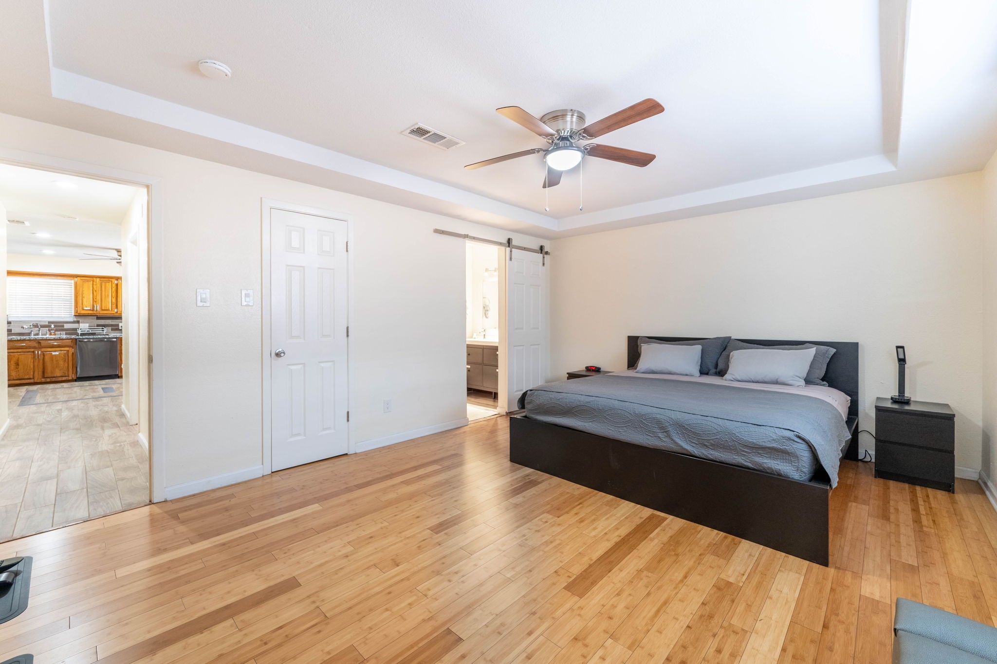 5505 Edgewater Circle