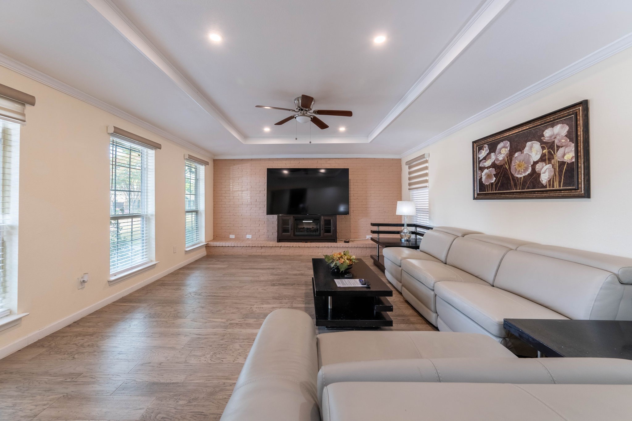 5505 Edgewater Circle