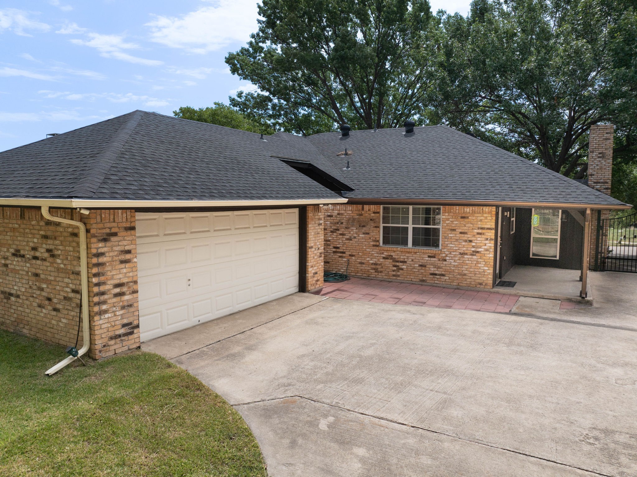 5505 Edgewater Circle