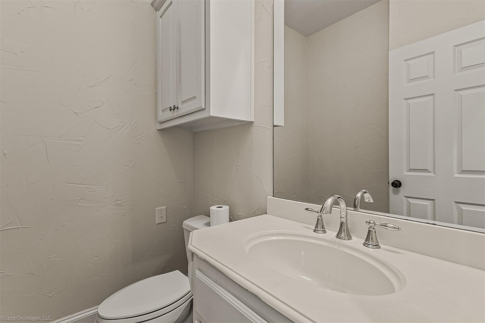 15183 Valley View