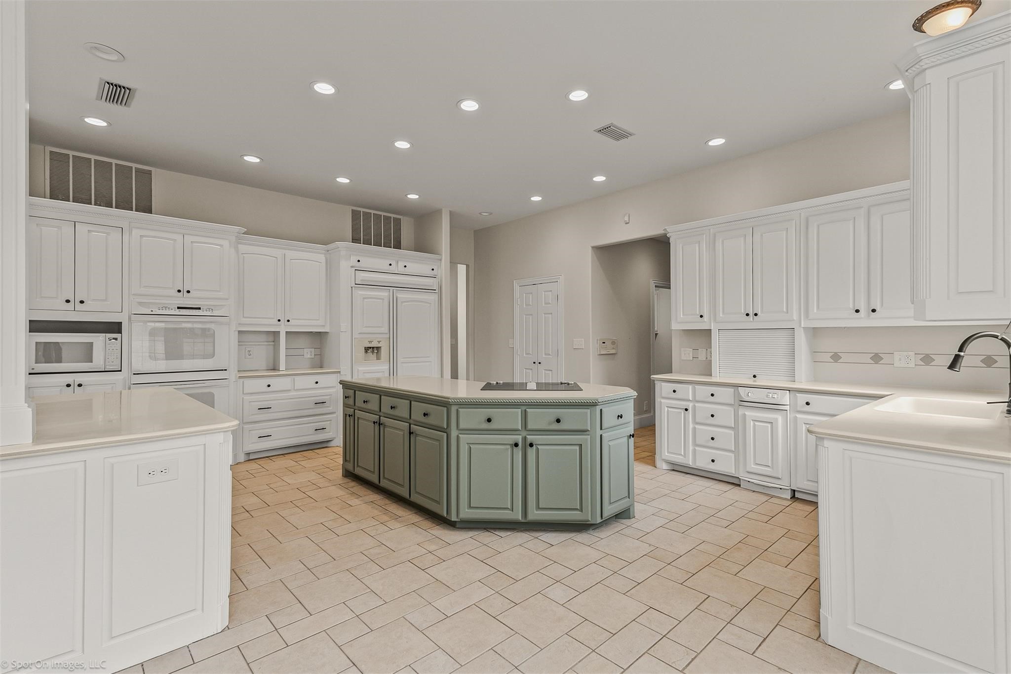 15183 Valley View