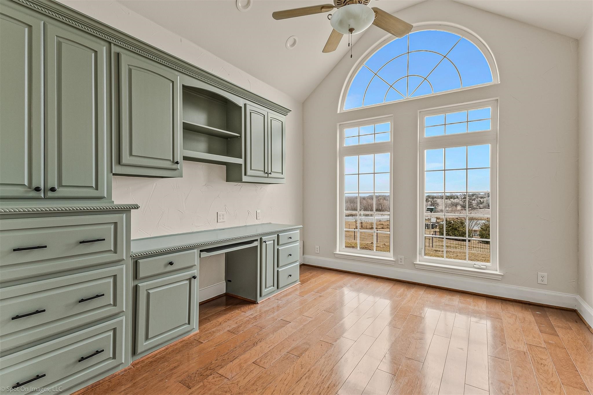 15183 Valley View