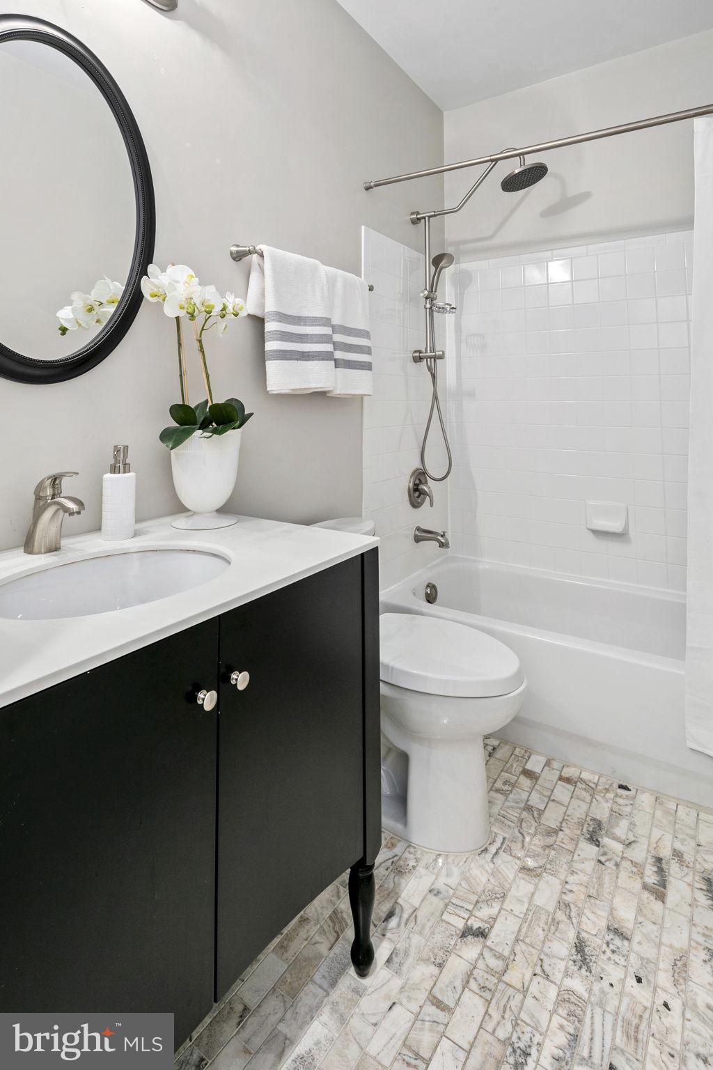 253 14th Street SE Unit: B