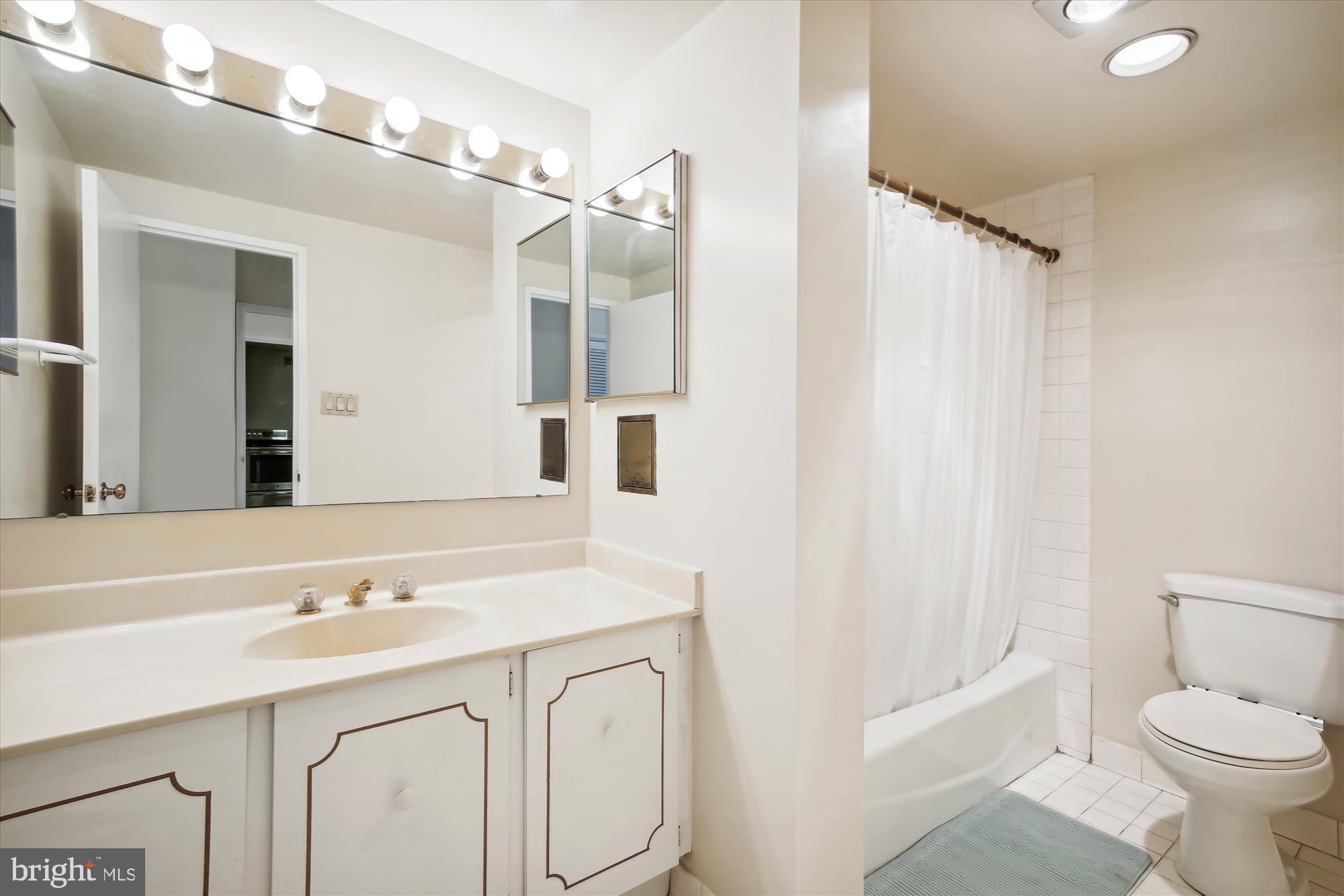 2555 Pennsylvania Ave NW #914