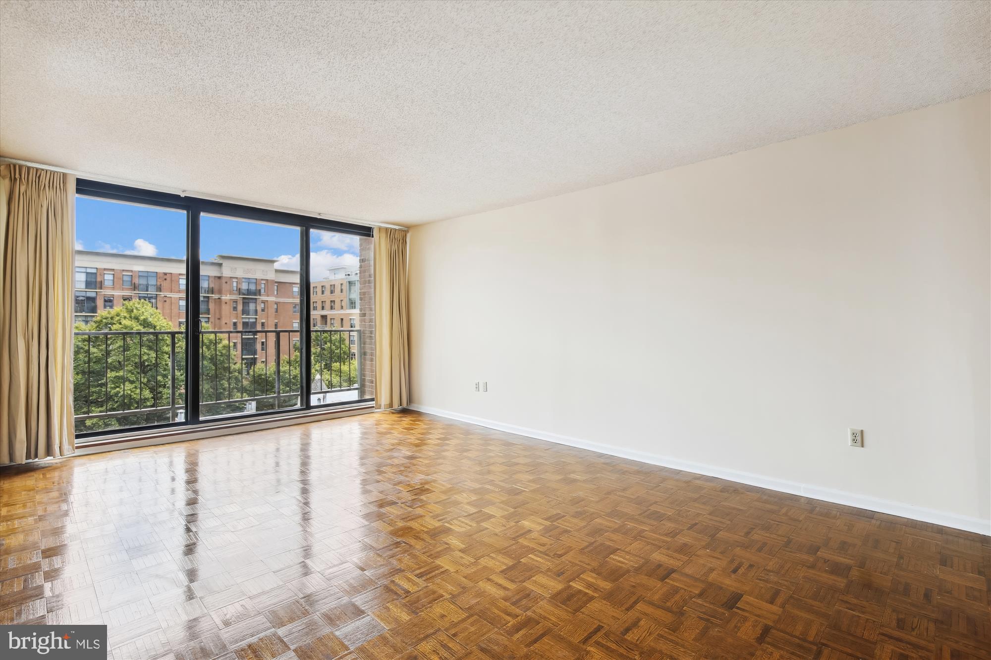 2555 Pennsylvania Ave NW #914